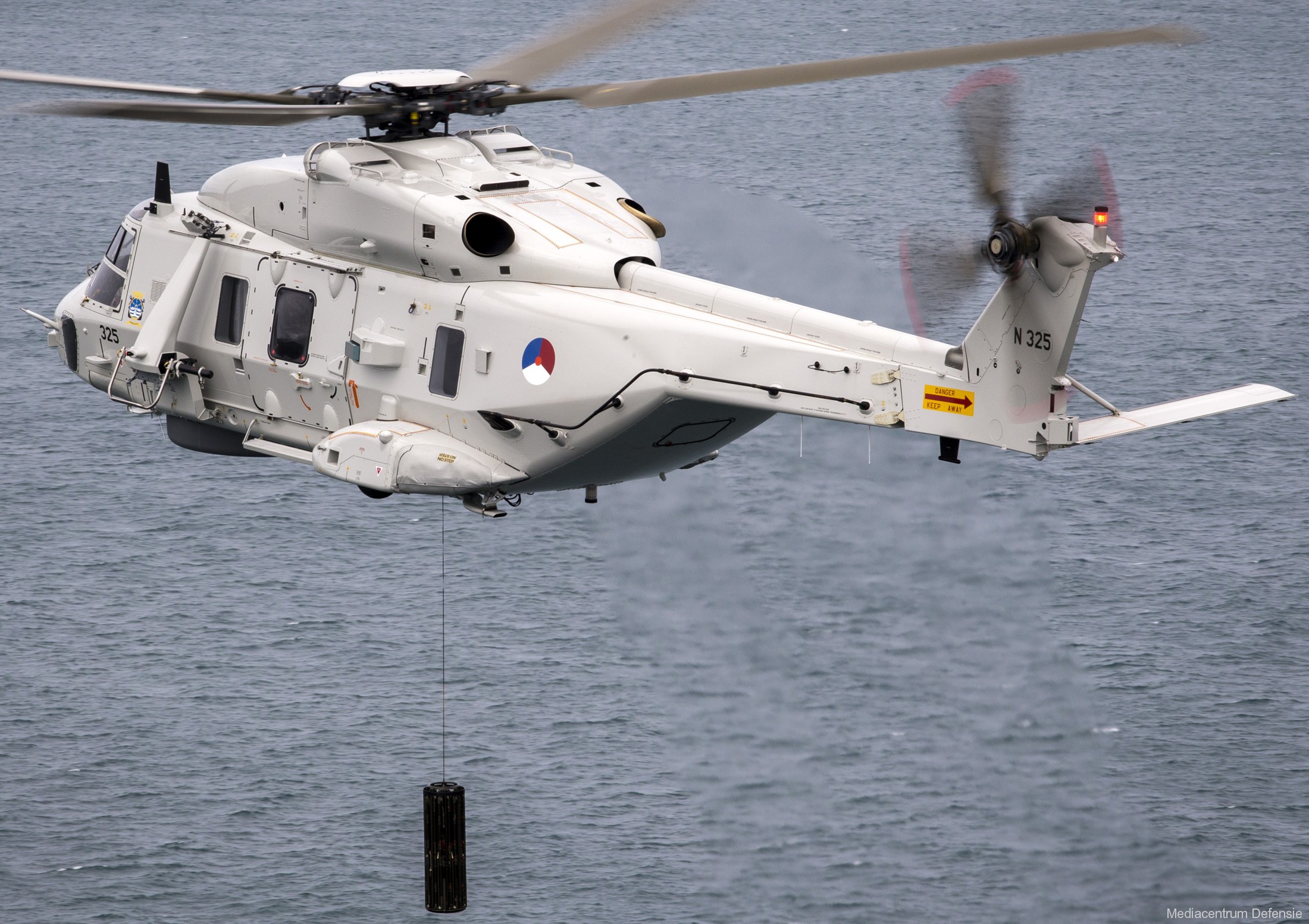 nh90 nfh helicopter royal netherlands navy koninklijke marine n-325 06 dipping sonar