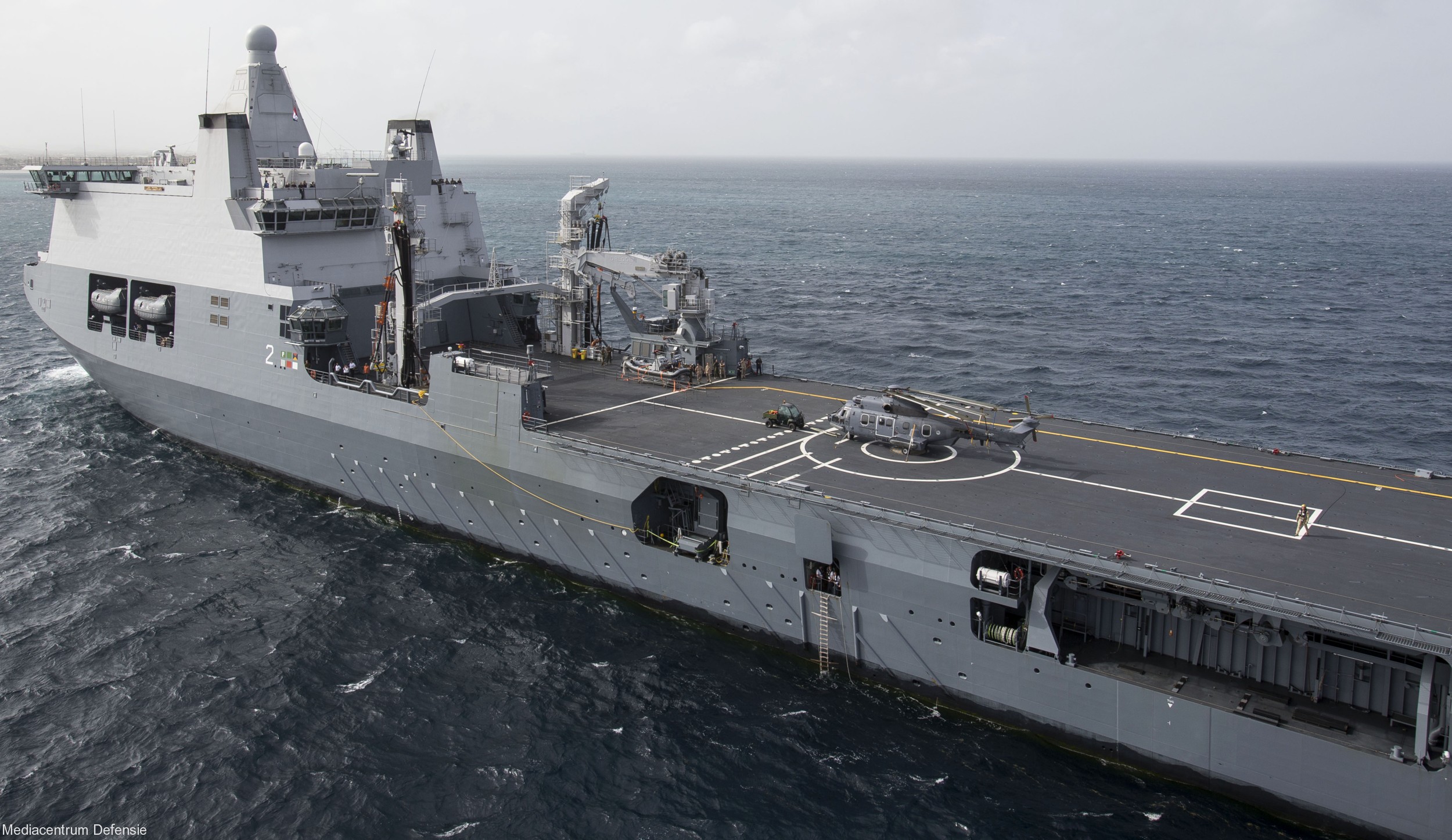 a-833 hnlms karel doorman joint support ship royal netherlands navy koninklijke marine 32 flight deck