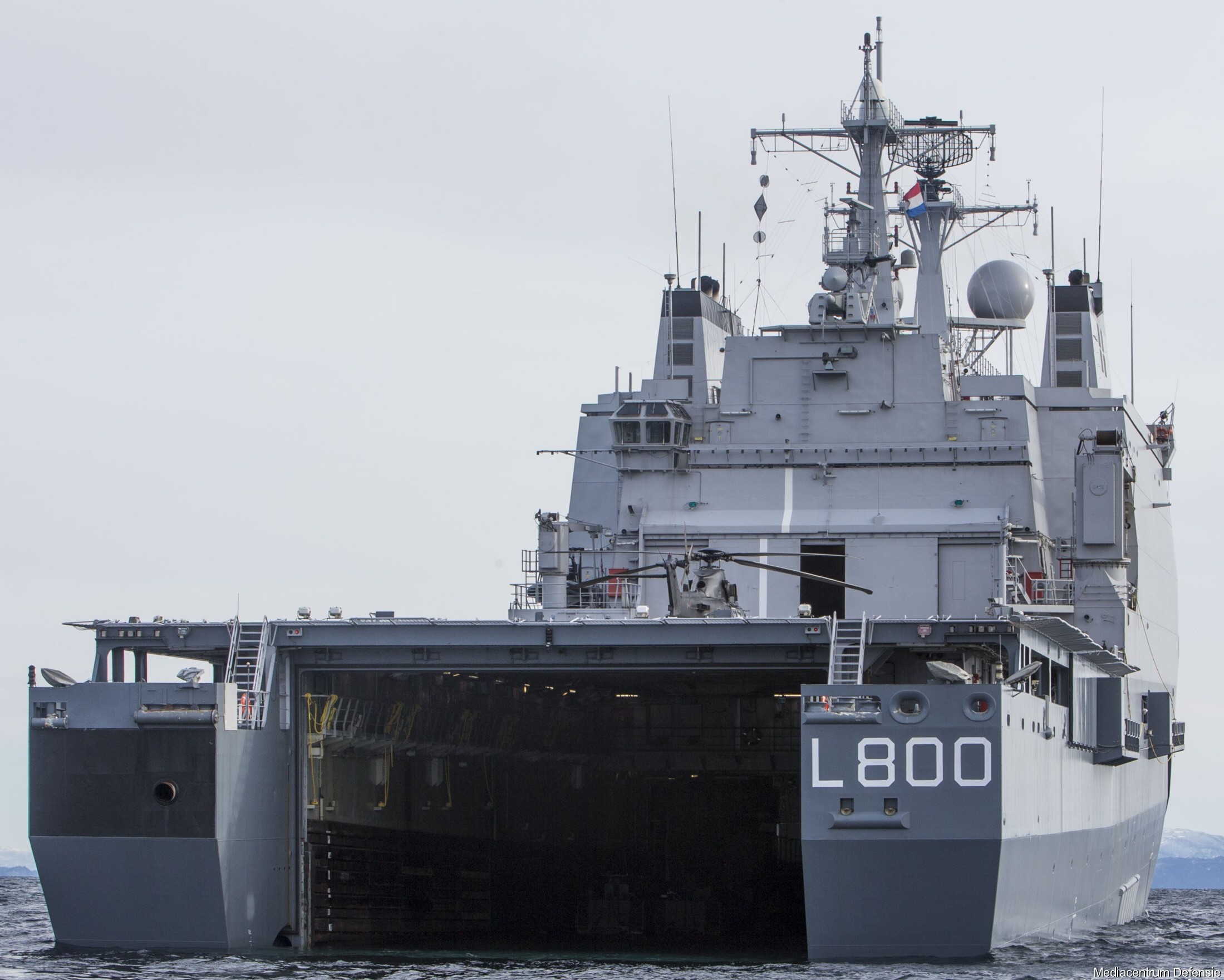 l-800 hnlms rotterdam amphibious landing ship dock lpd royal netherlands navy 10 well deck operations