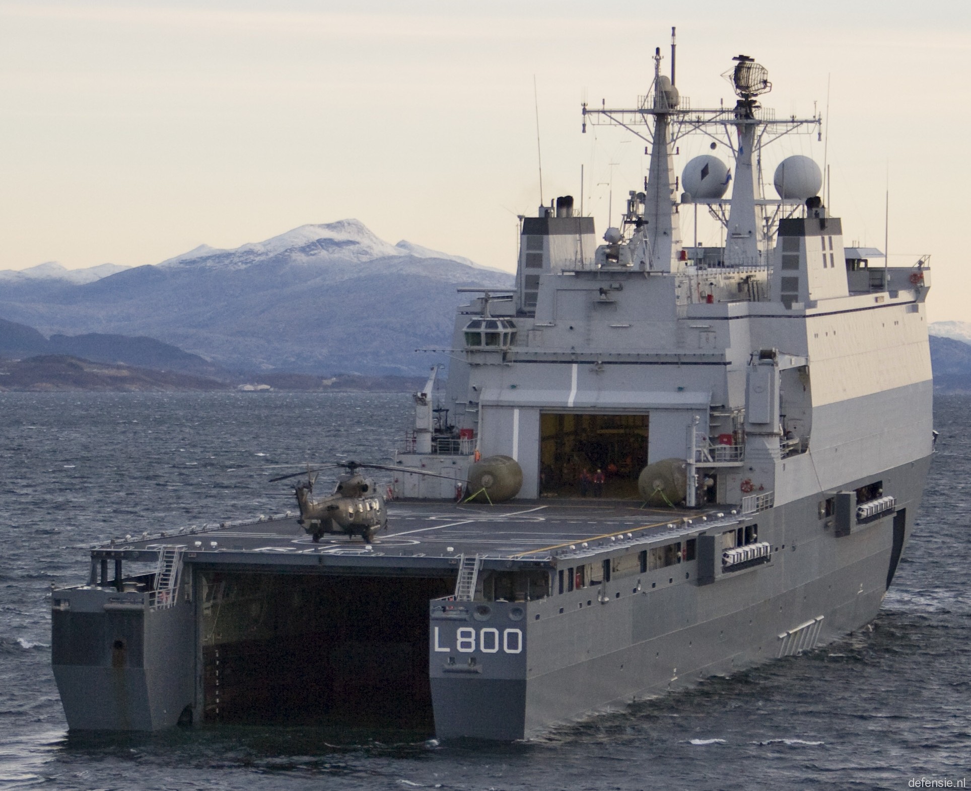 l-800 hnlms rotterdam amphibious landing ship dock lpd royal netherlands navy 17