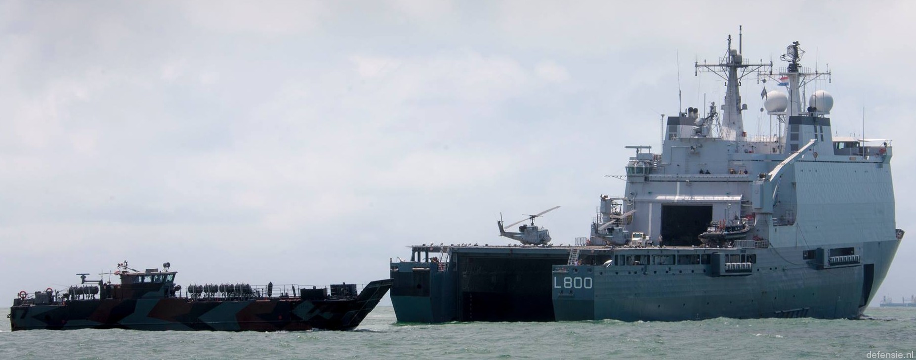 l-800 hnlms rotterdam amphibious landing ship dock lpd royal netherlands navy 18 landing craft well deck