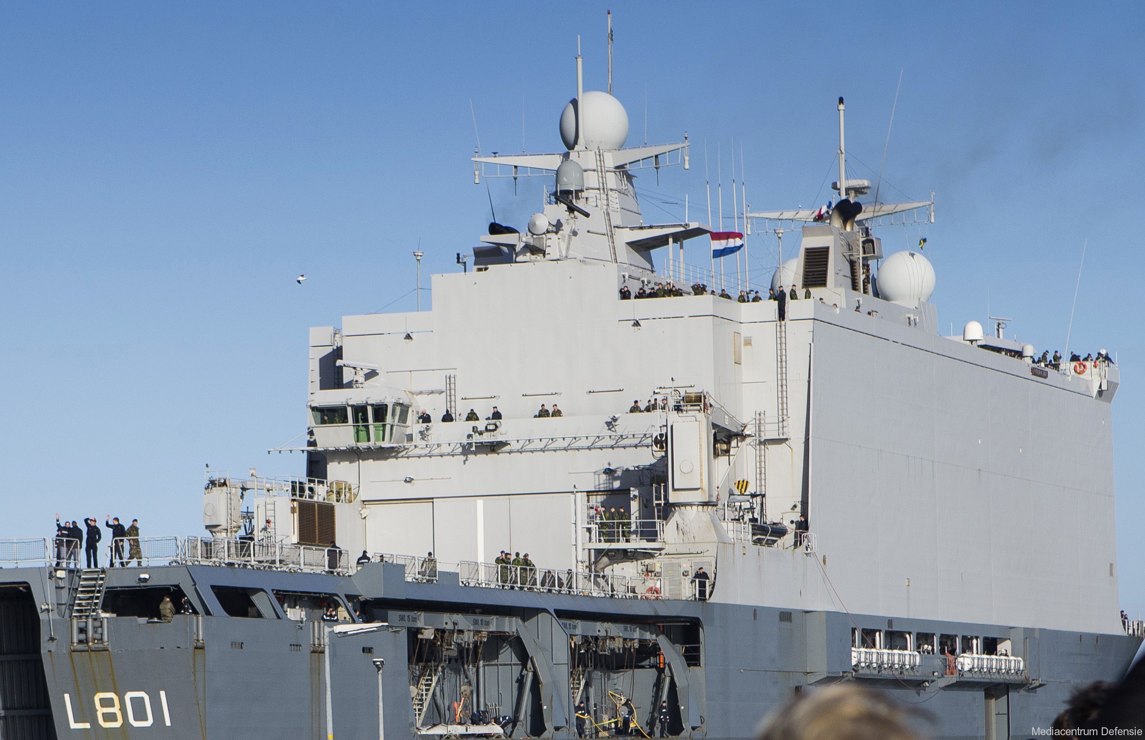 l-801 hnlms johan de witt amphibious ship landing platform dock lpd royal netherlands navy 02