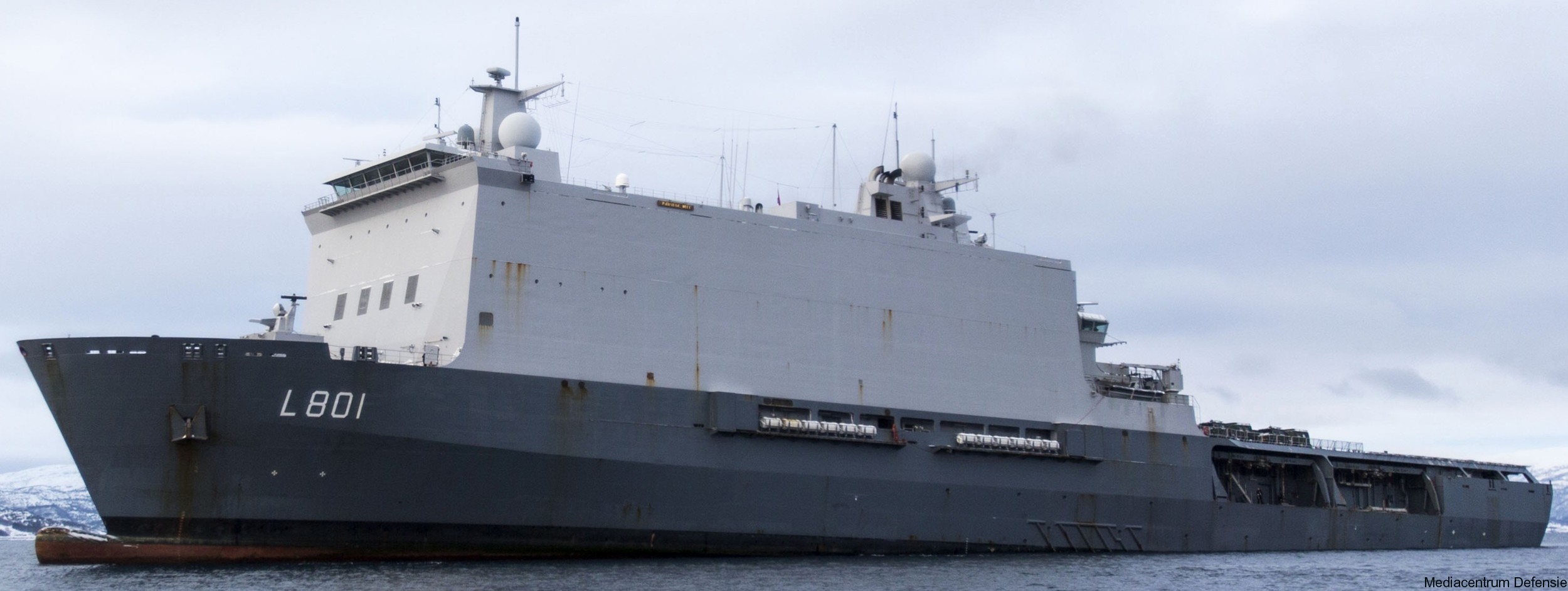 l-801 hnlms johan de witt amphibious ship landing platform dock lpd royal netherlands navy 03