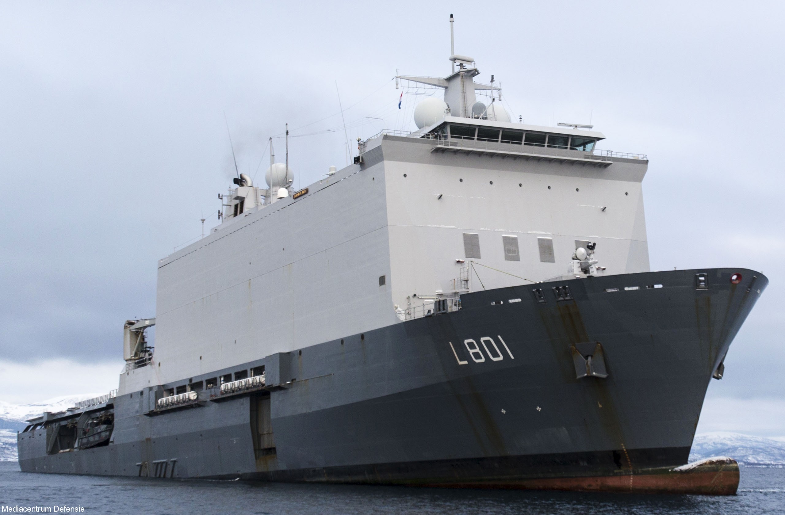 l-801 hnlms johan de witt amphibious ship landing platform dock lpd royal netherlands navy 04