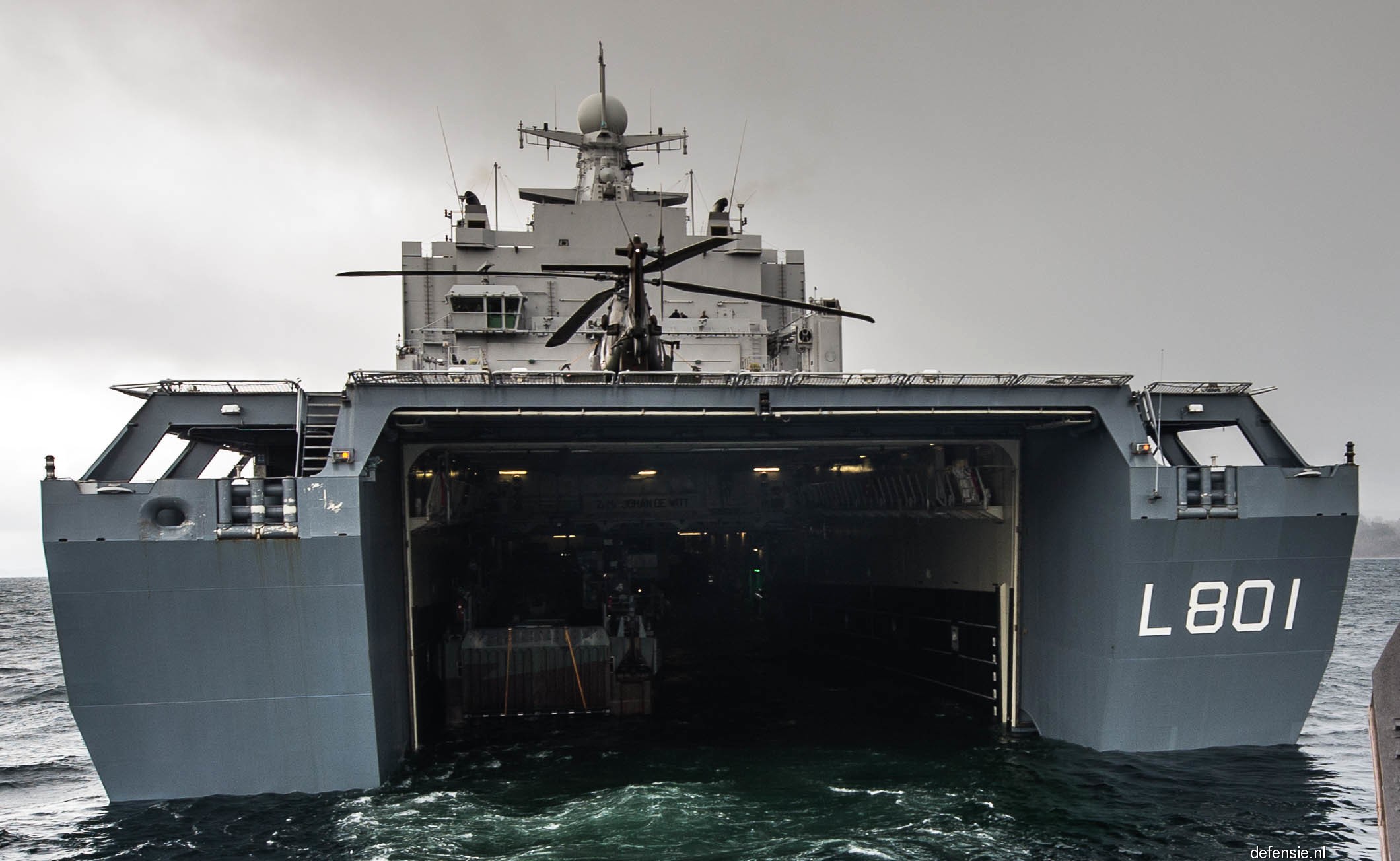 l-801 hnlms johan de witt amphibious ship landing platform dock lpd royal netherlands navy 07 well deck landing craft lcu lcvp