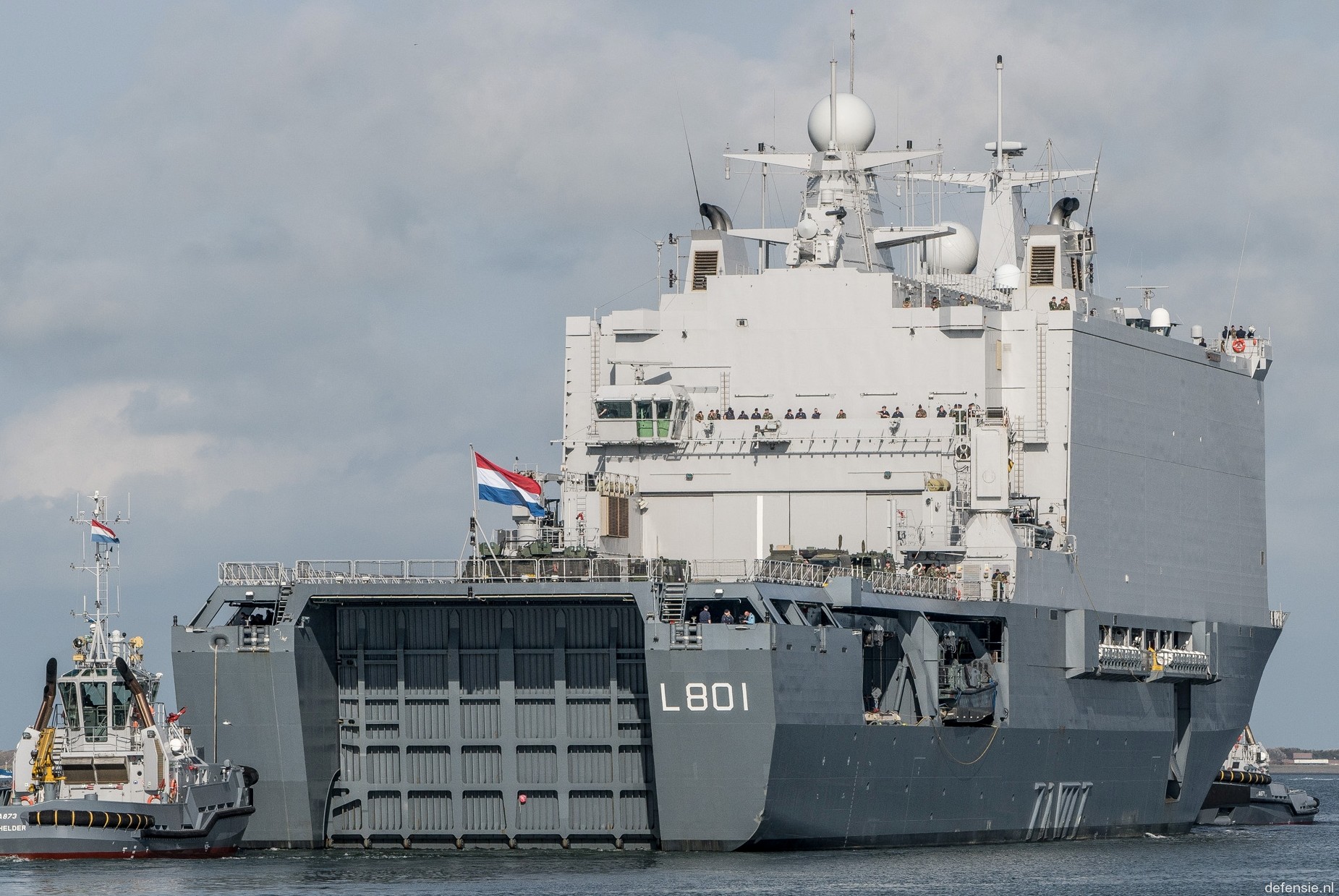 l-801 hnlms johan de witt amphibious ship landing platform dock lpd royal netherlands navy 08