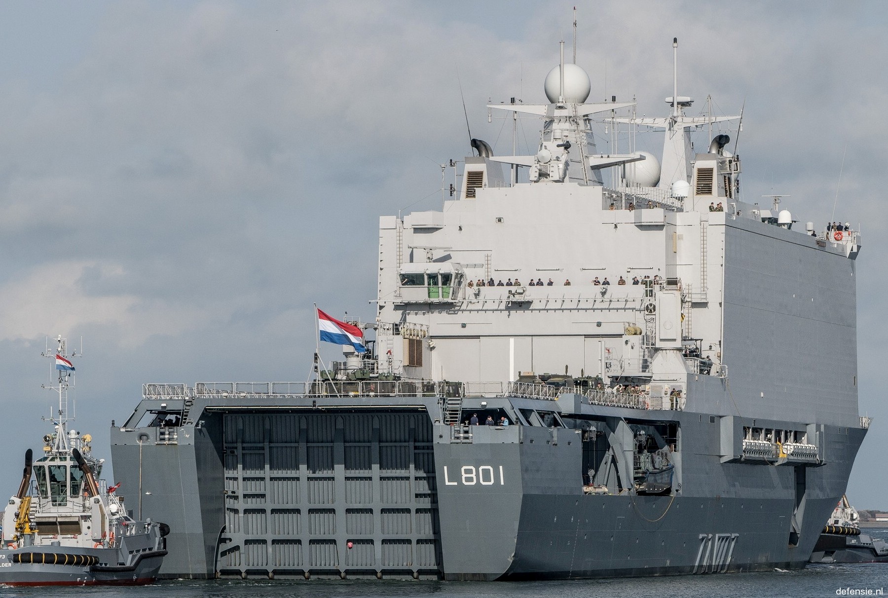 l-801 hnlms johan de witt amphibious ship landing platform dock lpd royal netherlands navy 08