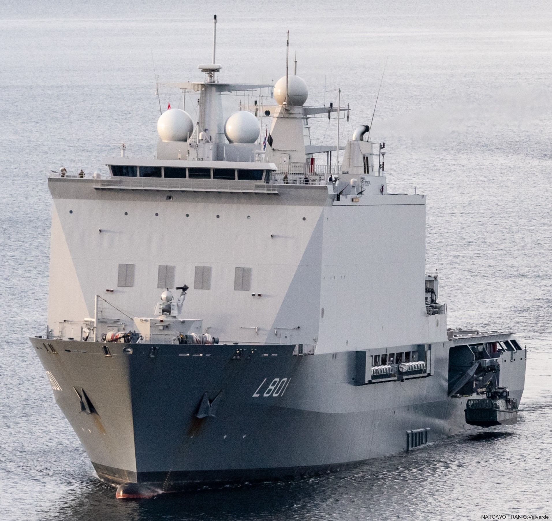 l-801 hnlms johan de witt amphibious ship landing platform dock lpd royal netherlands navy 12
