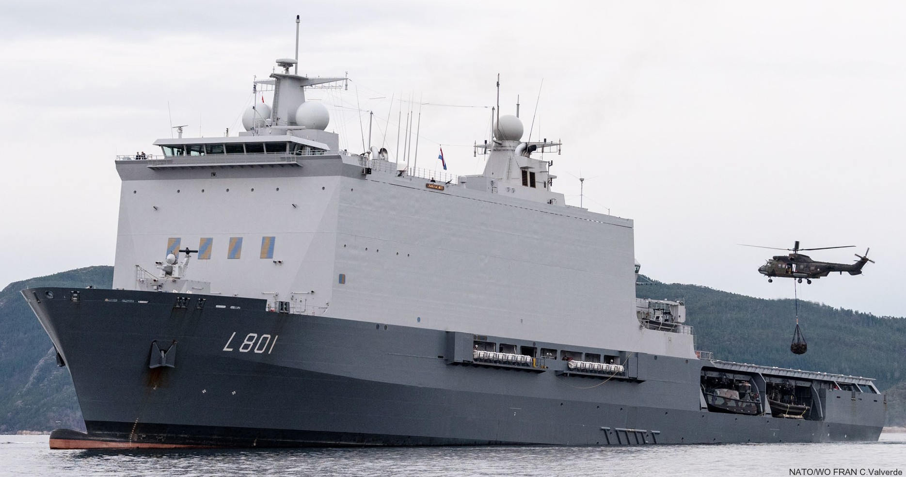 l-801 hnlms johan de witt amphibious ship landing platform dock lpd royal netherlands navy 18 nato