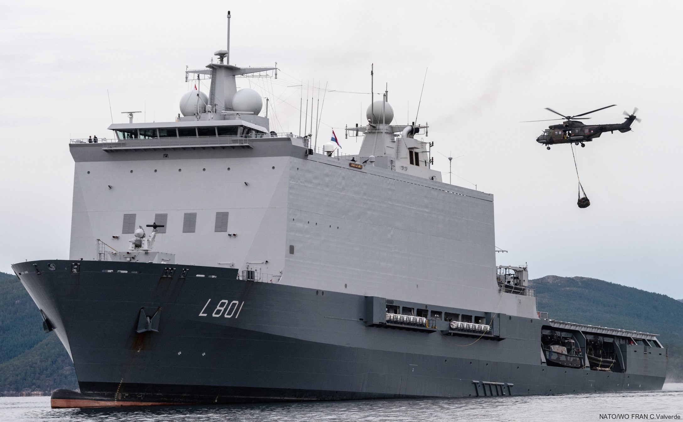 l-801 hnlms johan de witt amphibious ship landing platform dock lpd royal netherlands navy 19