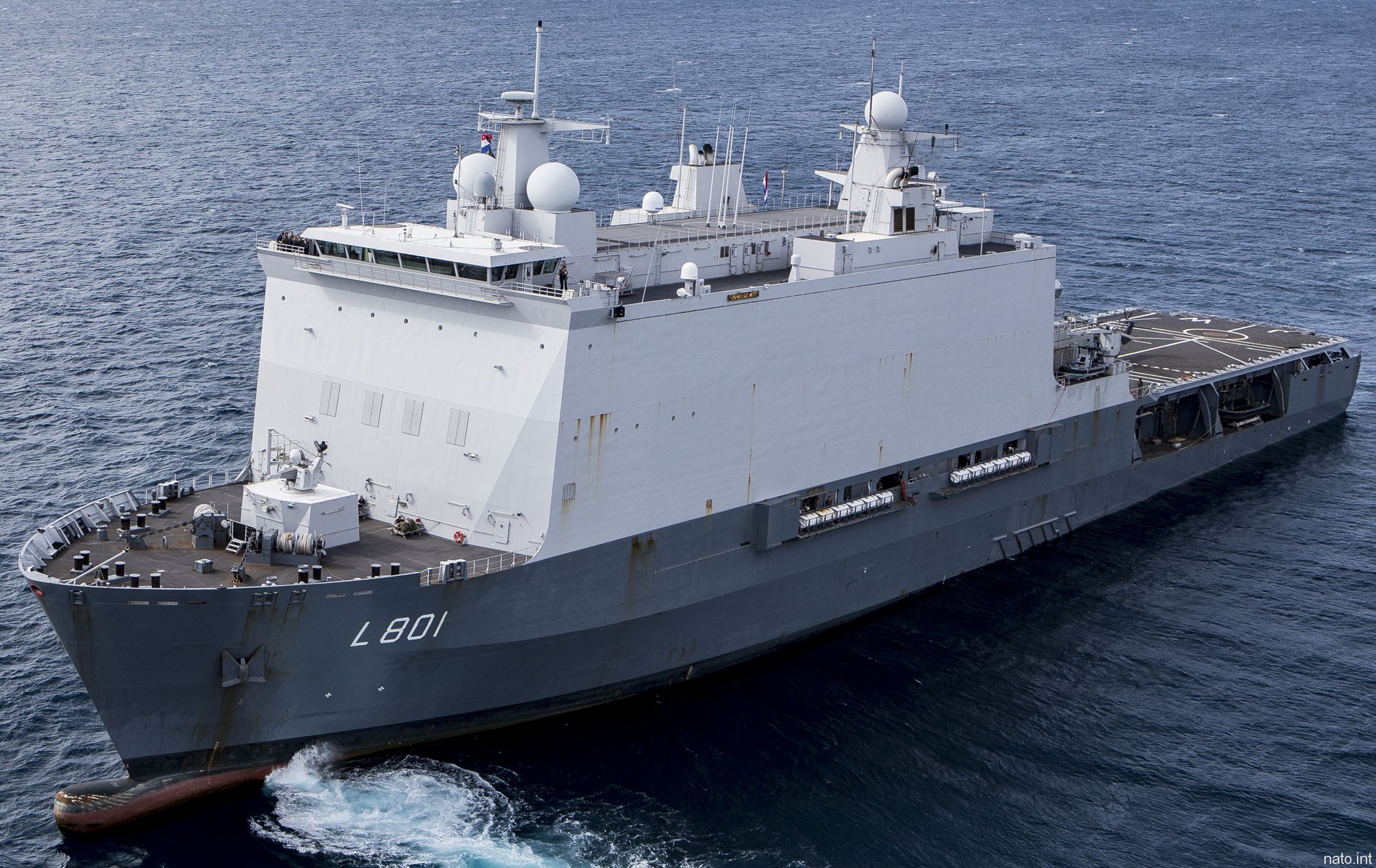 l-801 hnlms johan de witt amphibious ship landing platform dock lpd royal netherlands navy 25