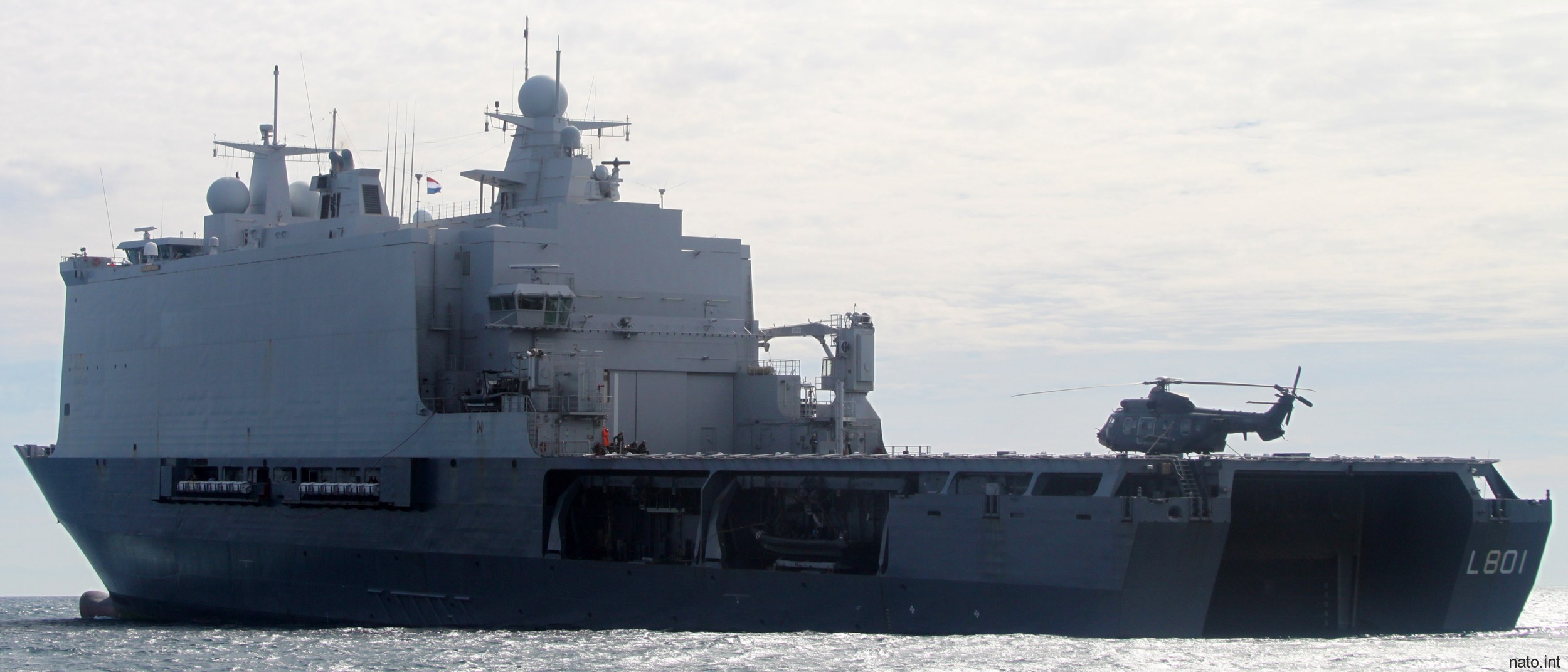 l-801 hnlms johan de witt amphibious ship landing platform dock lpd royal netherlands navy 27
