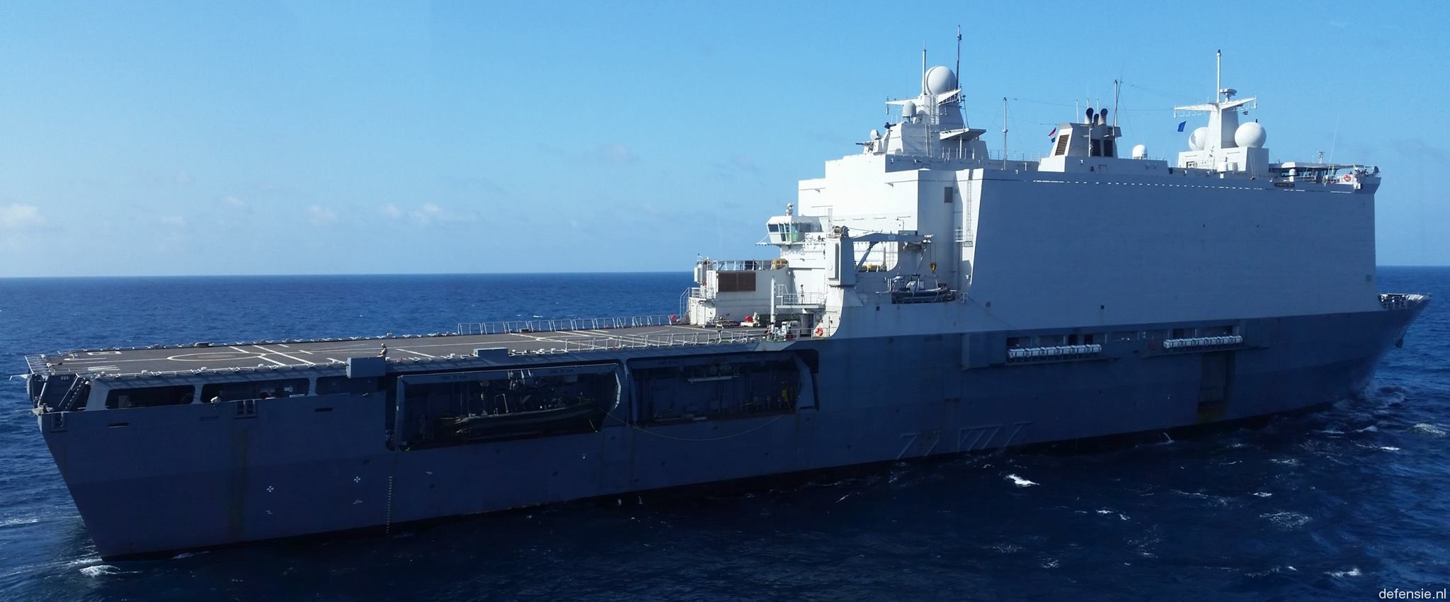 l-801 hnlms johan de witt amphibious ship landing platform dock lpd royal netherlands navy 36 flight deck helicopter