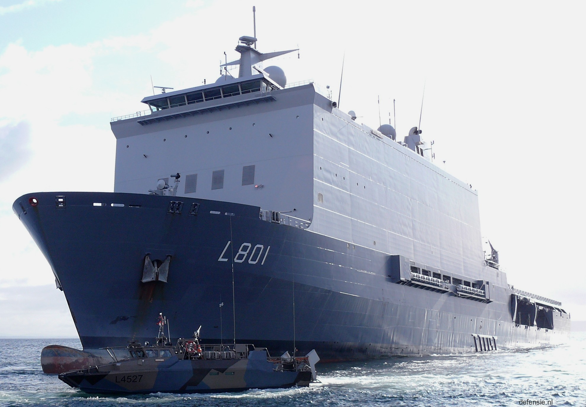 l-801 hnlms johan de witt amphibious ship landing platform dock lpd royal netherlands navy 40