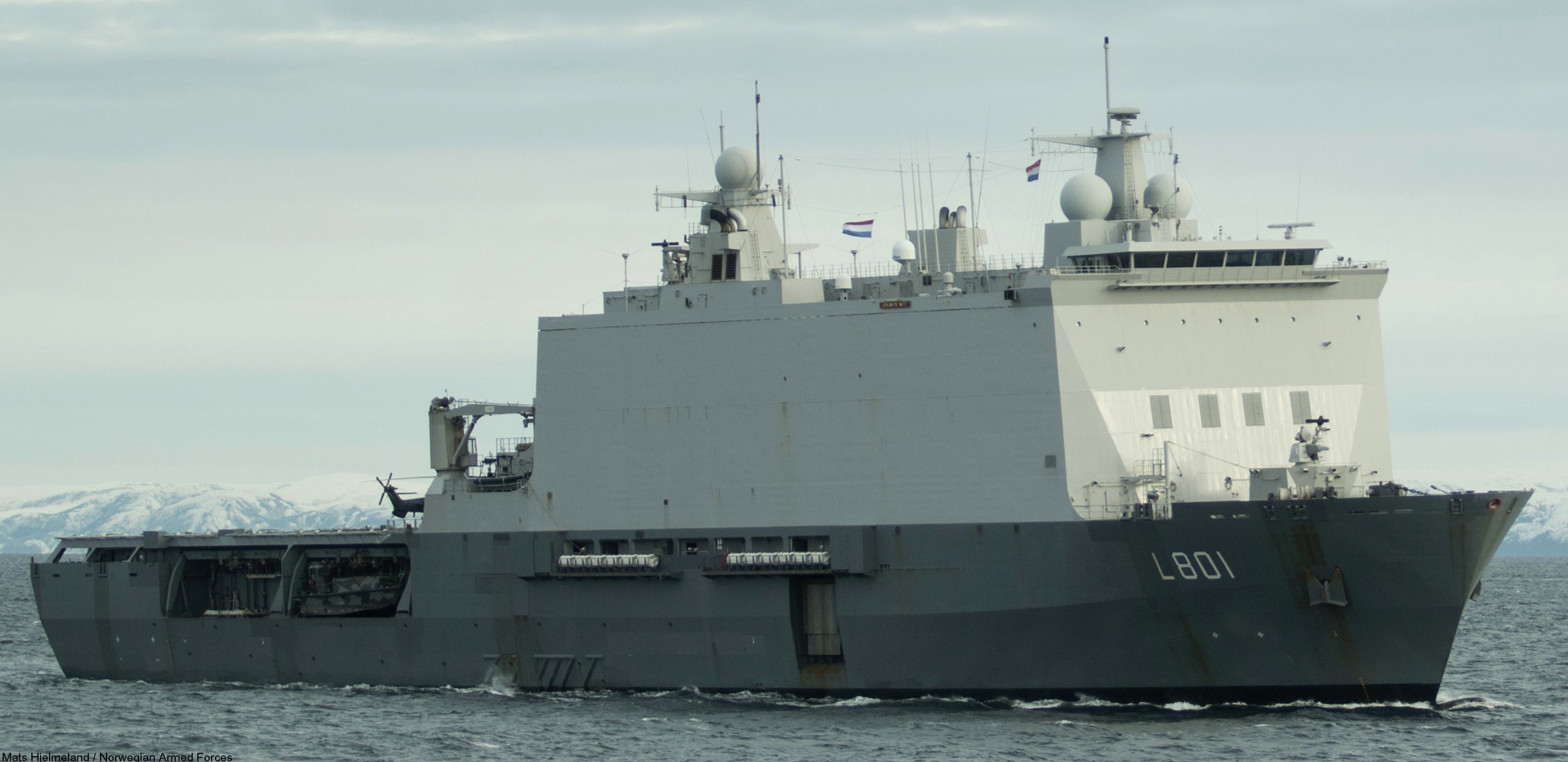 l-801 hnlms johan de witt amphibious ship landing platform dock lpd royal netherlands navy 42 koninklijke marine