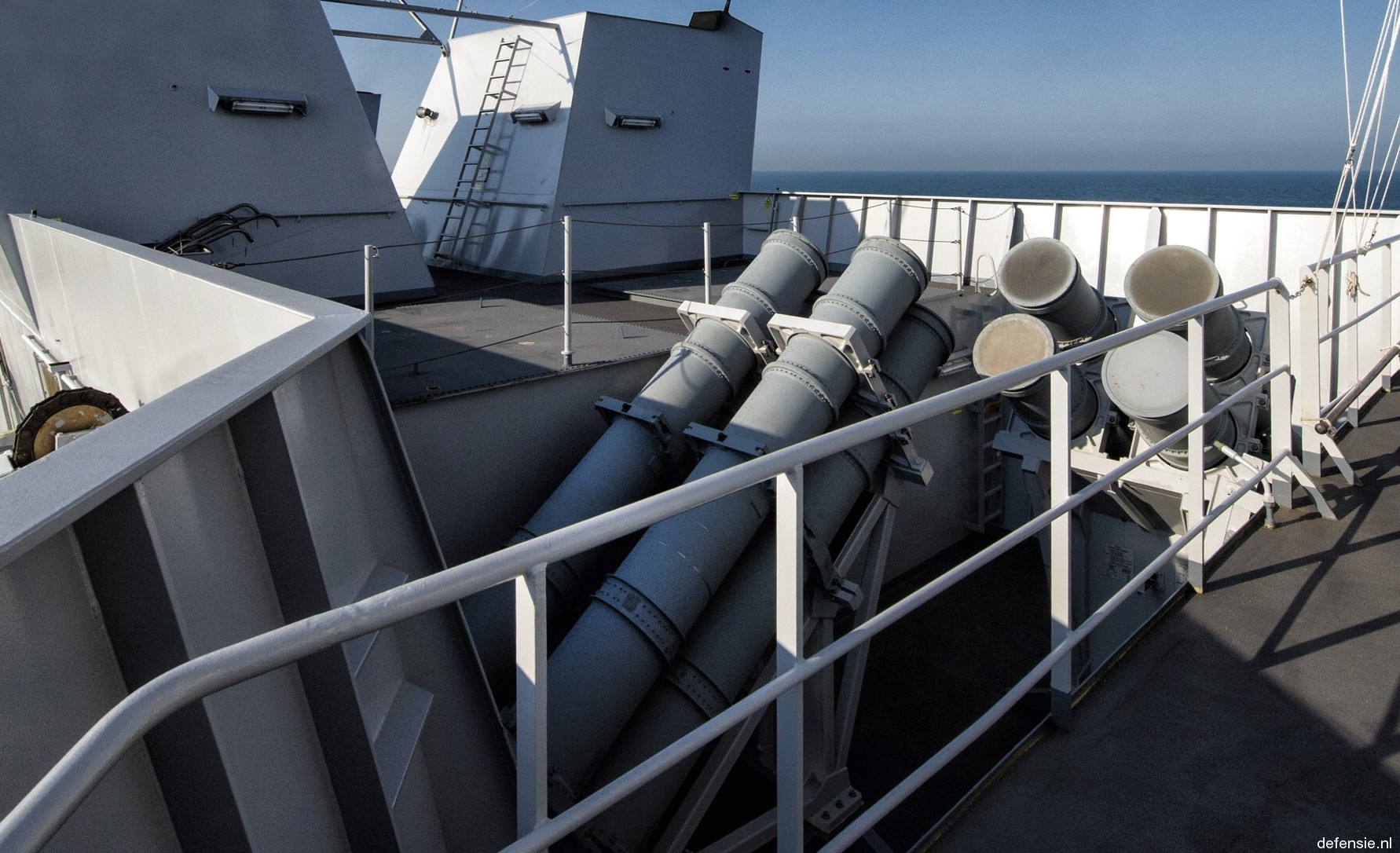 de zeven provincien class guided missile frigate ffg lcf air defense royal natherlands navy 16 mk-141 launcher rgm-84 harpoon ssm