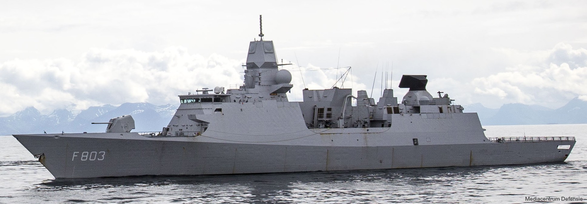f-803 hnlms tromp guided missile frigate ffg air defense lcf royal netherlands navy 14 de zeven provincien class