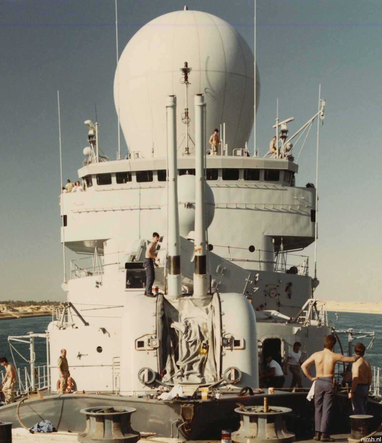 hnlms de ruyter f-806 tromp class guided missile frigate royal netherlands navy koninklijke marine bofors 120 mm gun 16