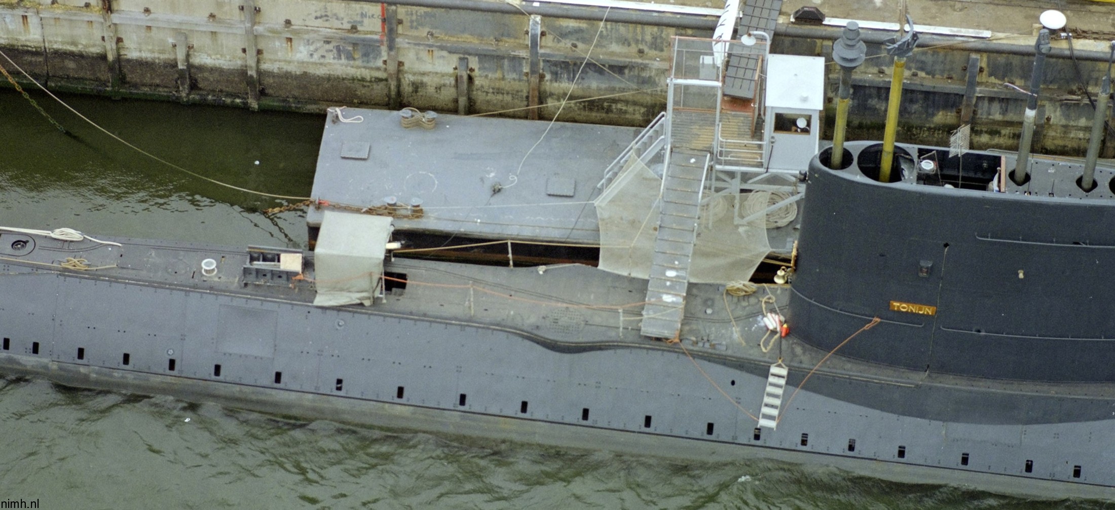 hnlms tonijn s-805 dolfijn class attack submarine royal netherlands navy koninklijke marine 06