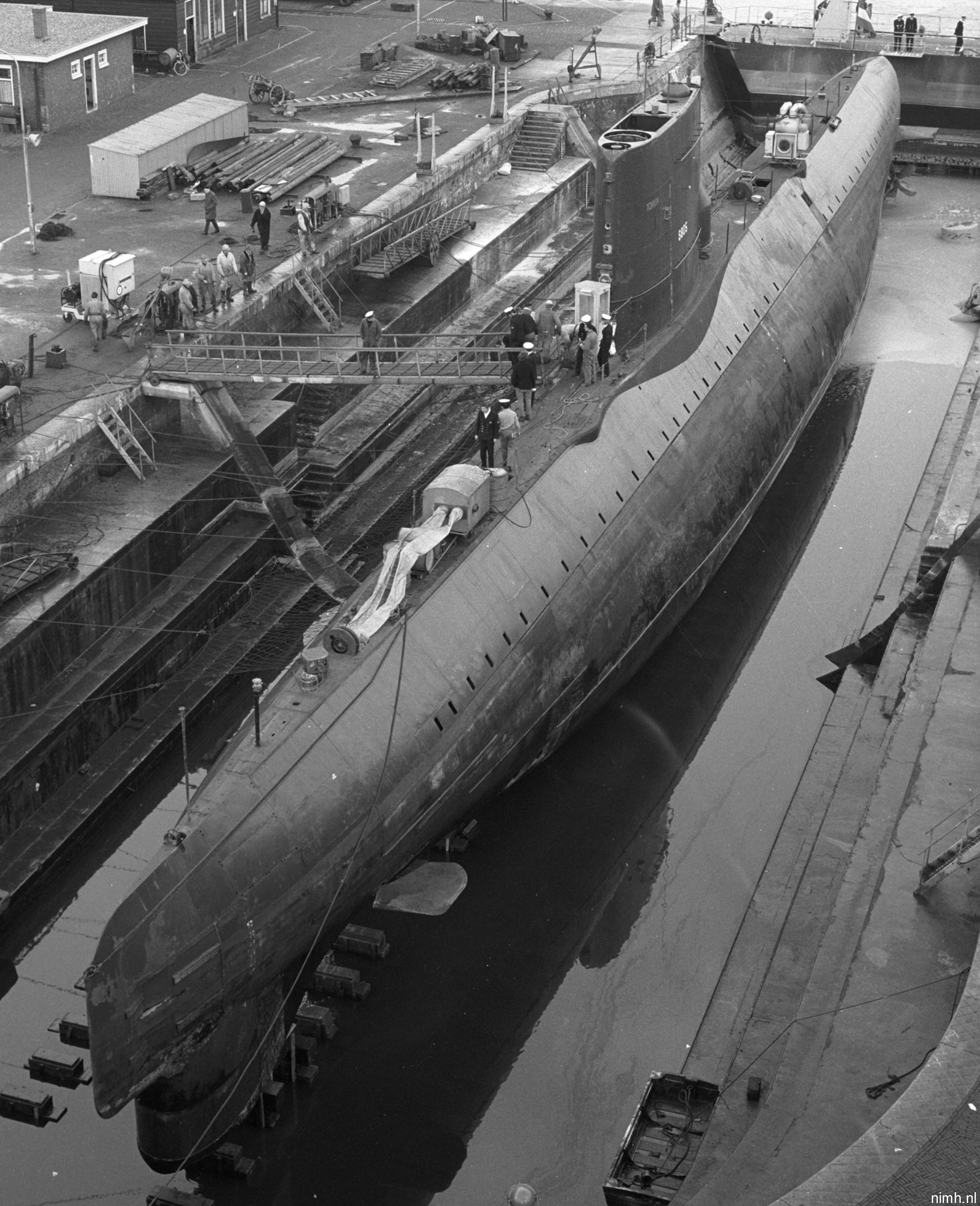 hnlms tonijn s-805 dolfijn class attack submarine royal netherlands navy koninklijke marine 08
