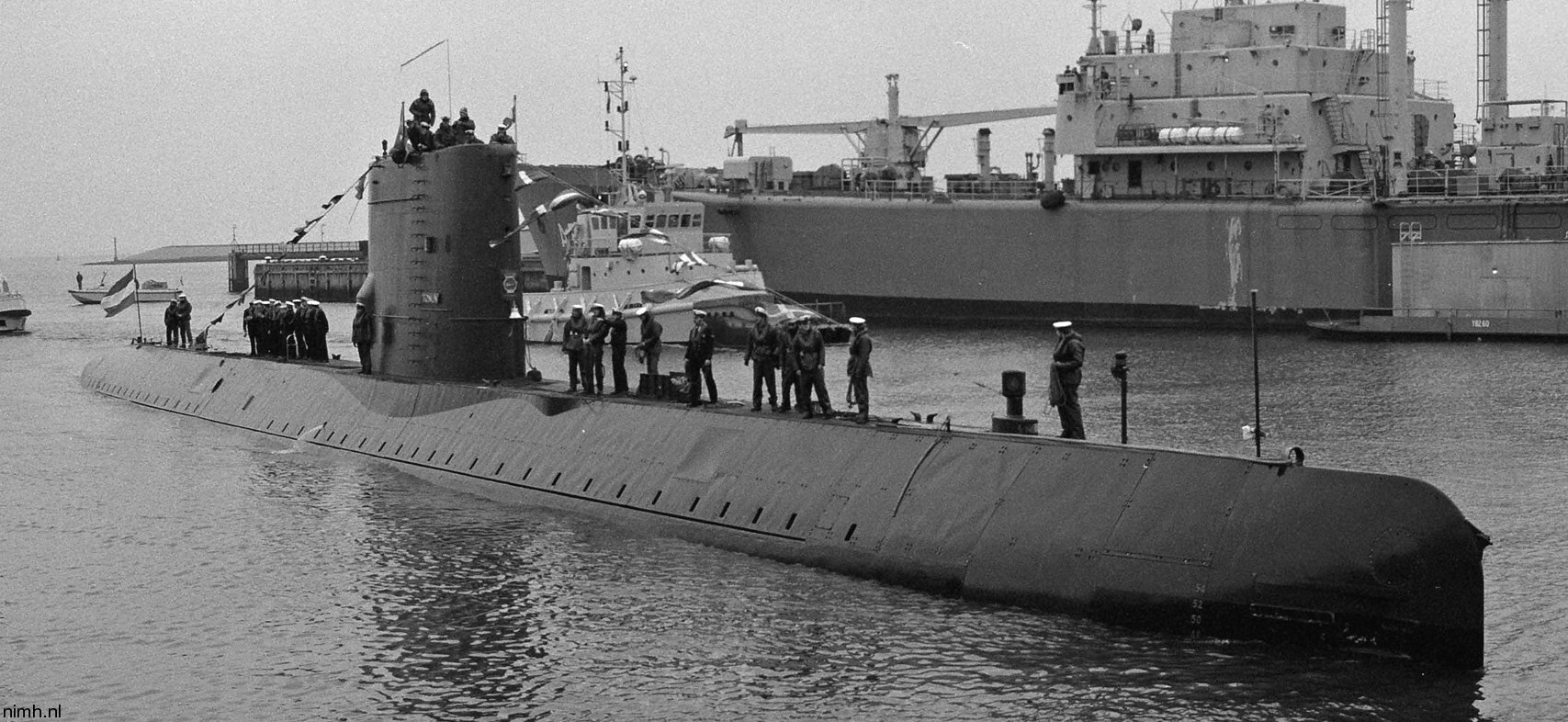 hnlms tonijn s-805 dolfijn class attack submarine royal netherlands navy koninklijke marine 17