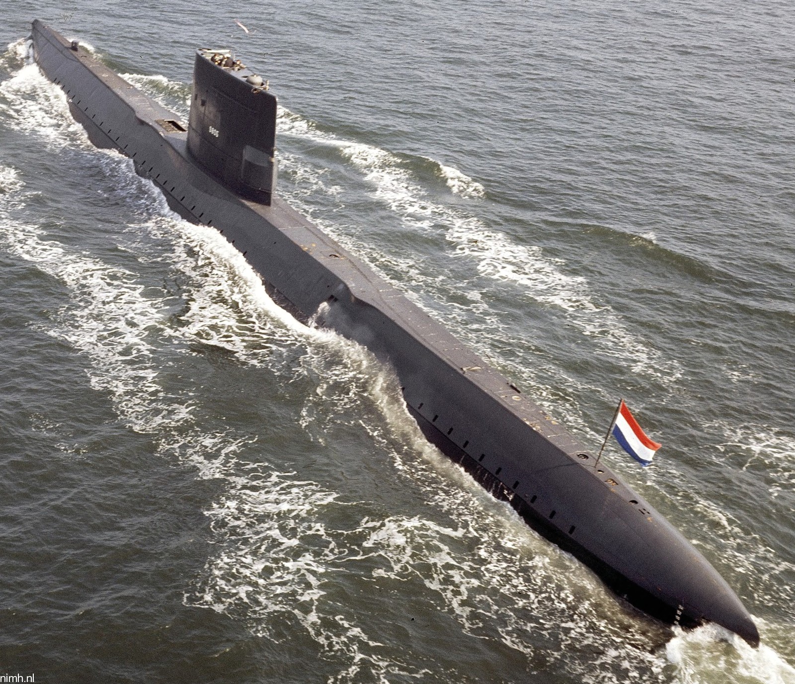 hnlms tonijn s-805 dolfijn class attack submarine royal netherlands navy koninklijke marine 24
