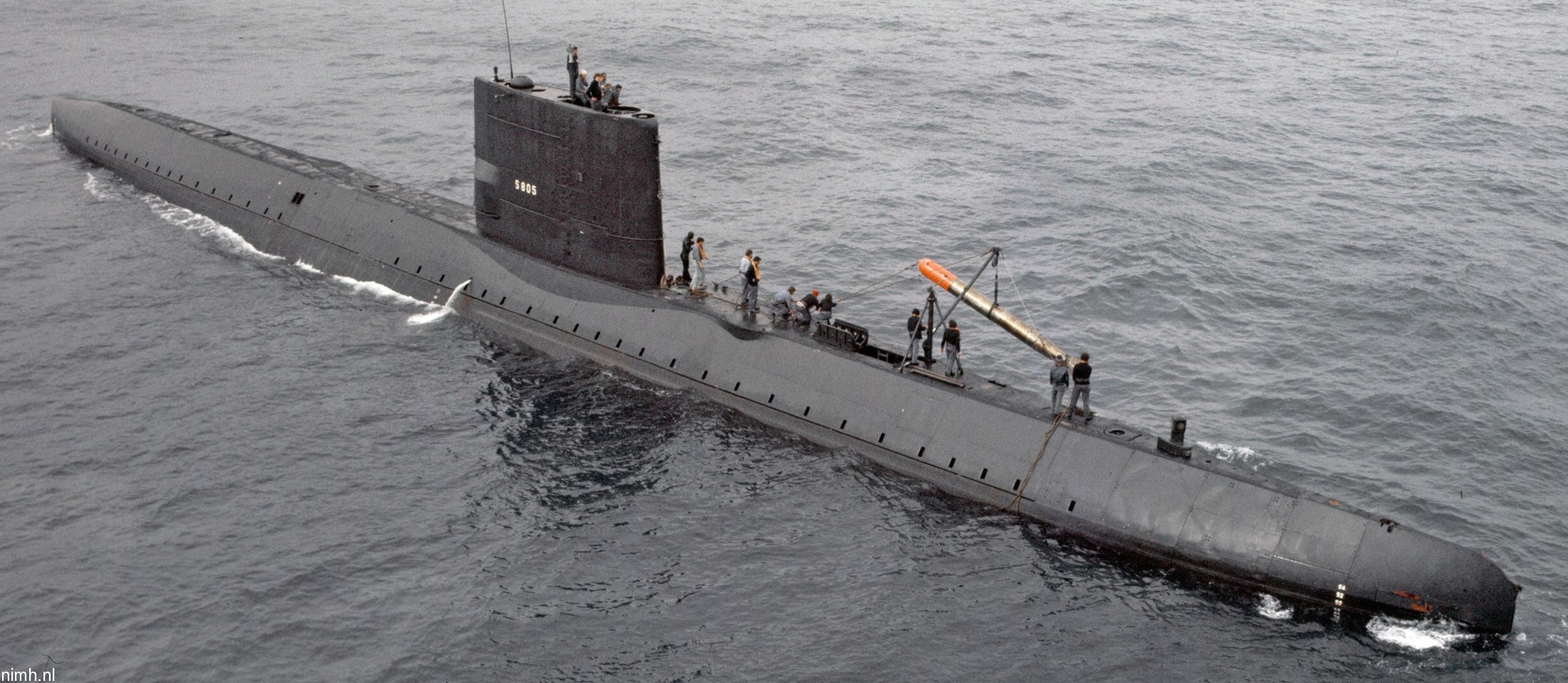 hnlms tonijn s-805 dolfijn class attack submarine royal netherlands navy koninklijke marine 36