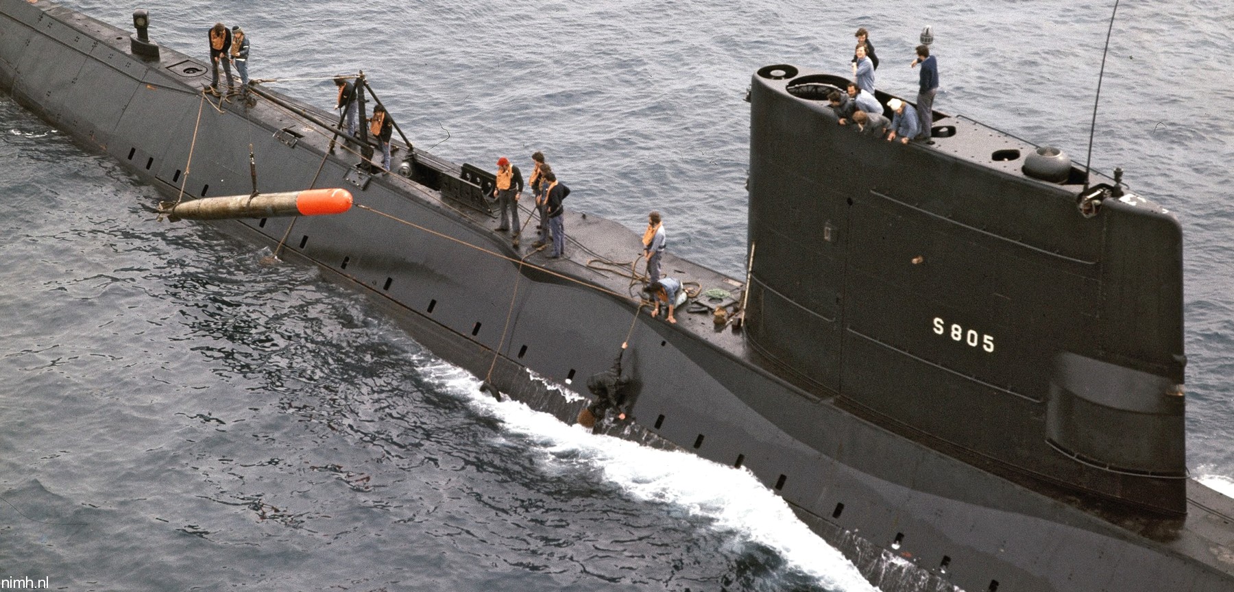 hnlms tonijn s-805 dolfijn class attack submarine royal netherlands navy koninklijke marine 40