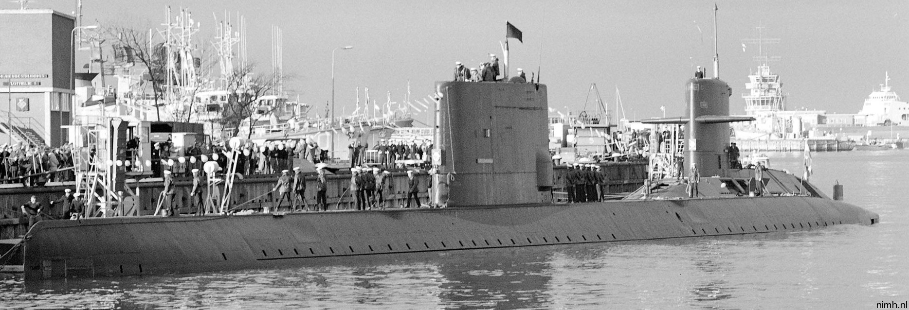 hnlms zeehond s-809 dolfijn class attack submarine royal netherlands navy koninklijke marine 06