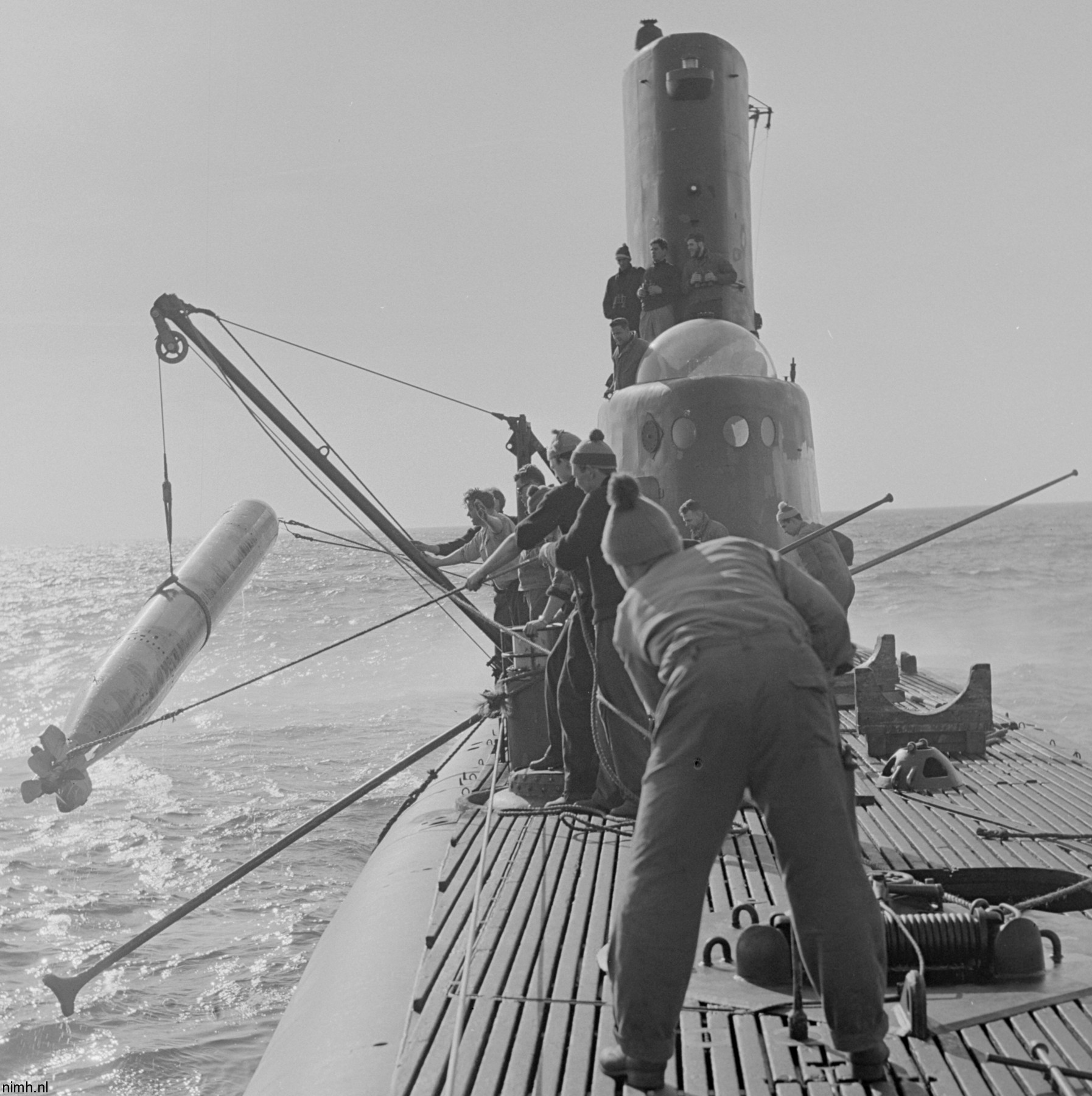 hnlms zeeleeuw s-803 uss hawkbill attack submarine royal netherlands navy koninklijke marine torpedo 13