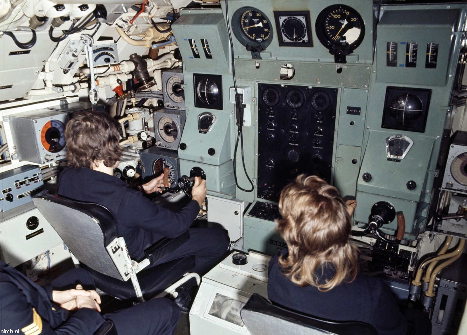 zwaardvis class attack submarine ssk royal netherlands navy koninklijke marine helm steering 02