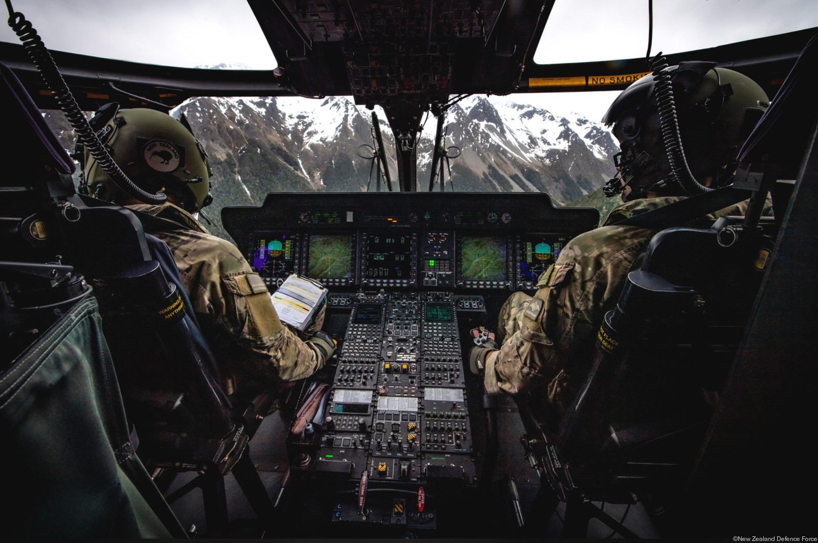nh90 tth helicopter royal new zealand air force rnzaf cockpit view 02