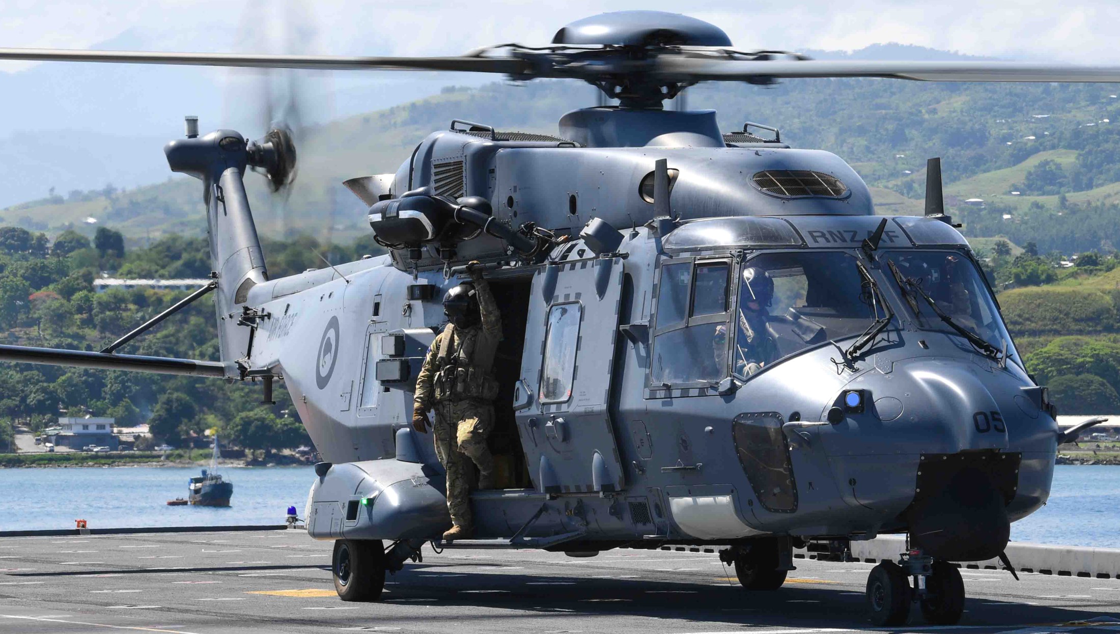 nh90 tth helicopter royal new zealand air force rnzaf nz3305 07