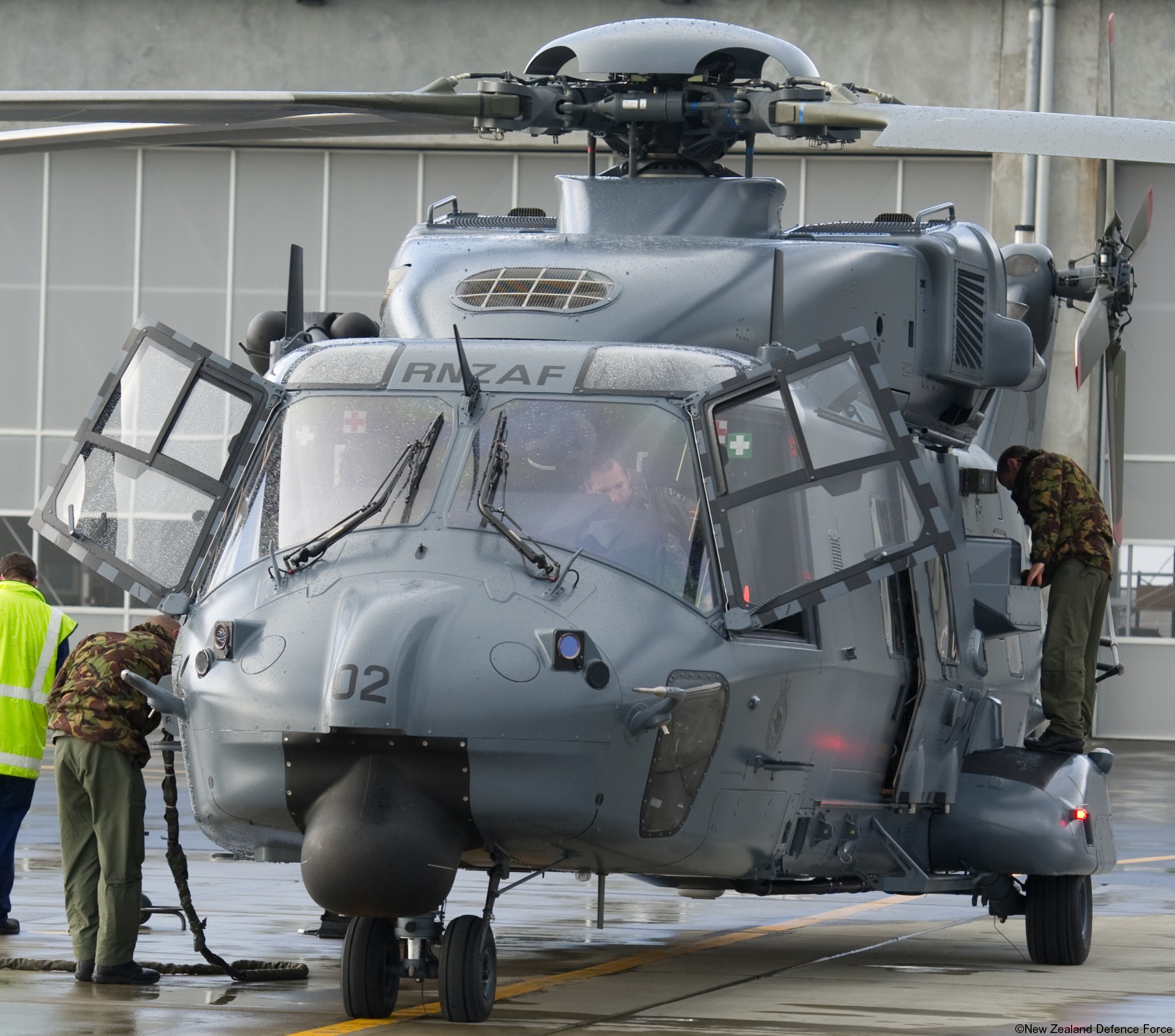 nh90 tth helicopter royal new zealand air force rnzaf nz3302 11