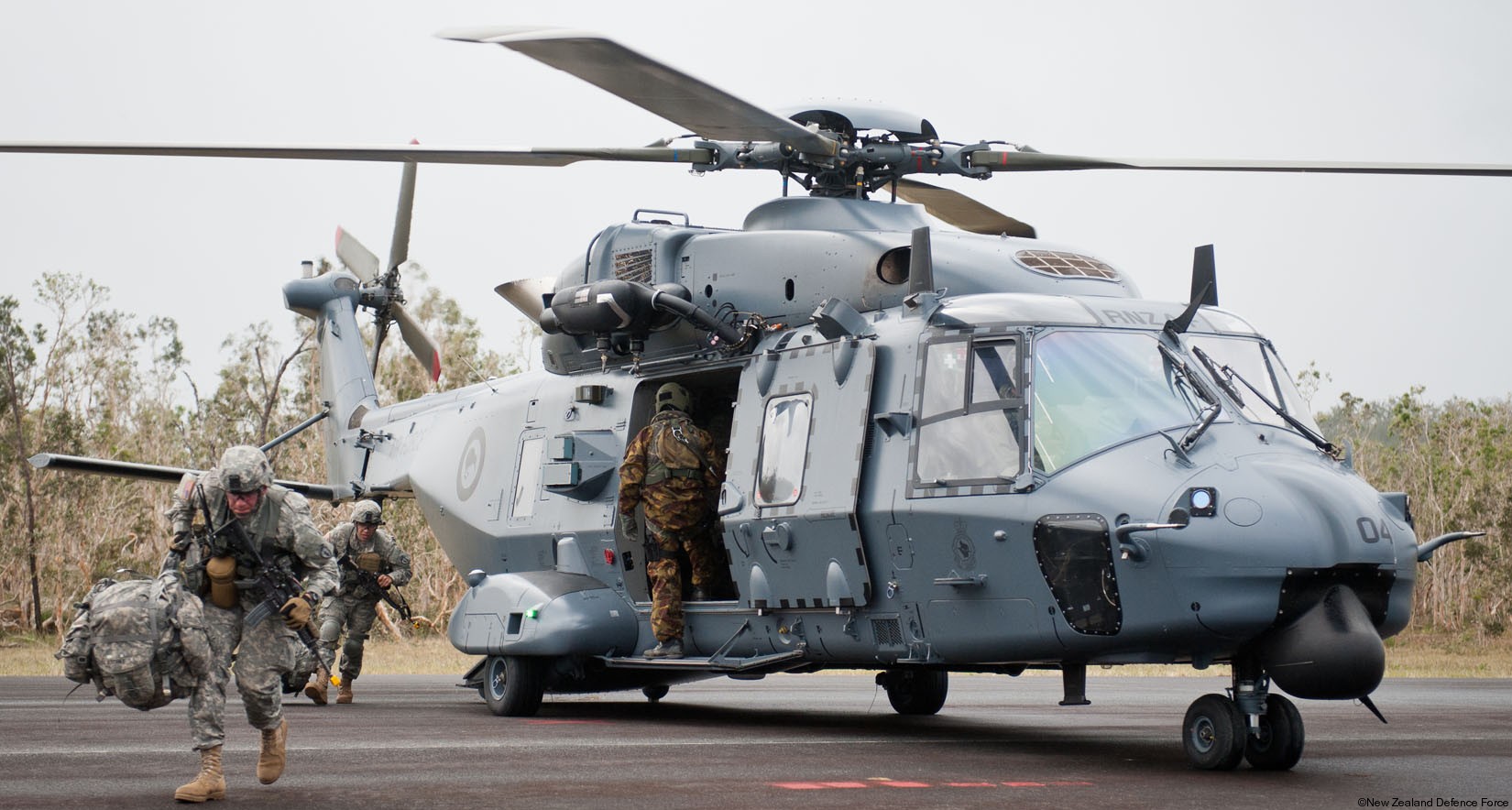 nh90 tth helicopter royal new zealand air force rnzaf nz3304 14