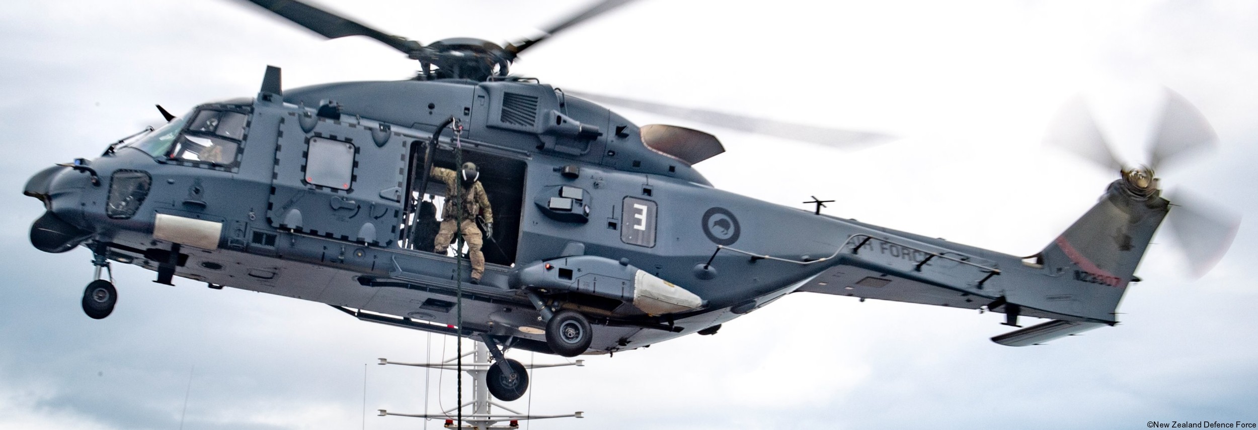 nh90 tth helicopter royal new zealand air force rnzaf nz3307 26