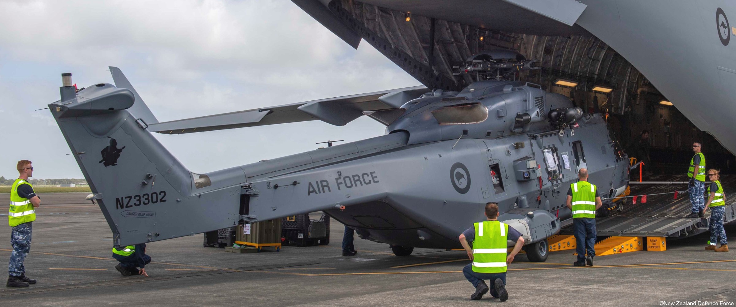 nh90 tth helicopter royal new zealand air force rnzaf nz3302 36