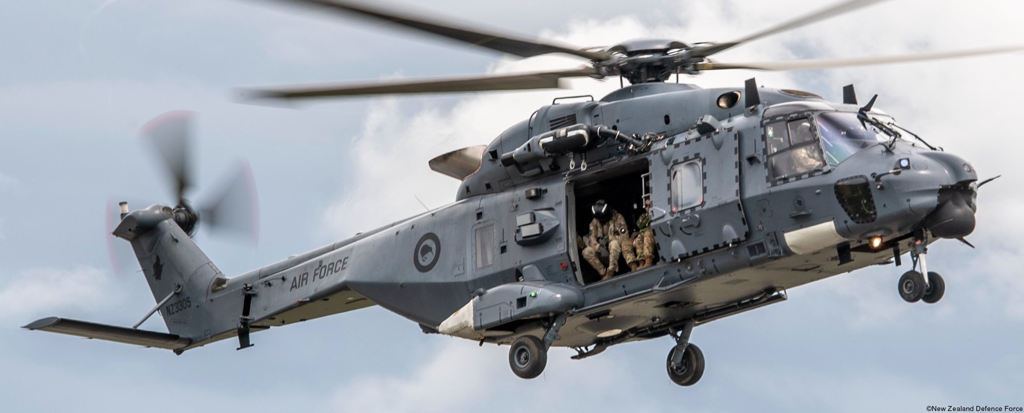nh90 tth helicopter royal new zealand air force rnzaf nz3305 40