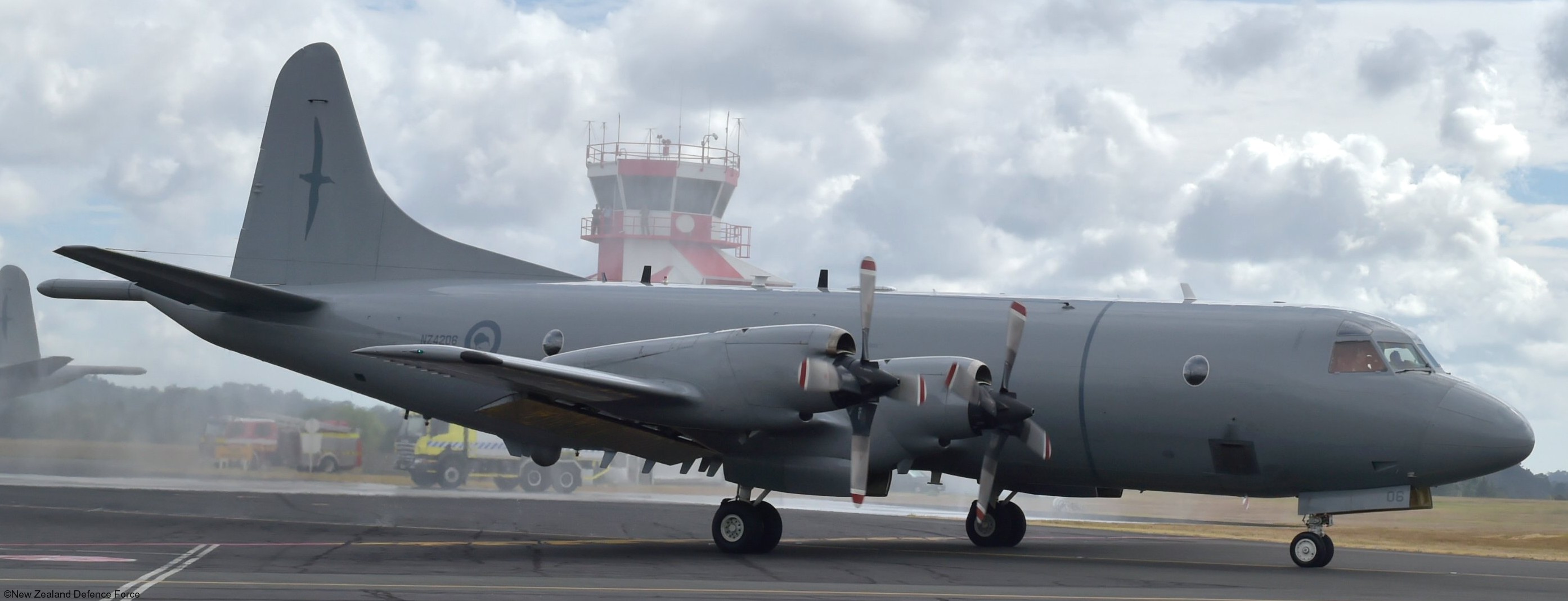 lockheed p-3k2 orion nz4206 maritime patrol aircraft mpa royal new zealand air force rnzaf no.5 squadron 02