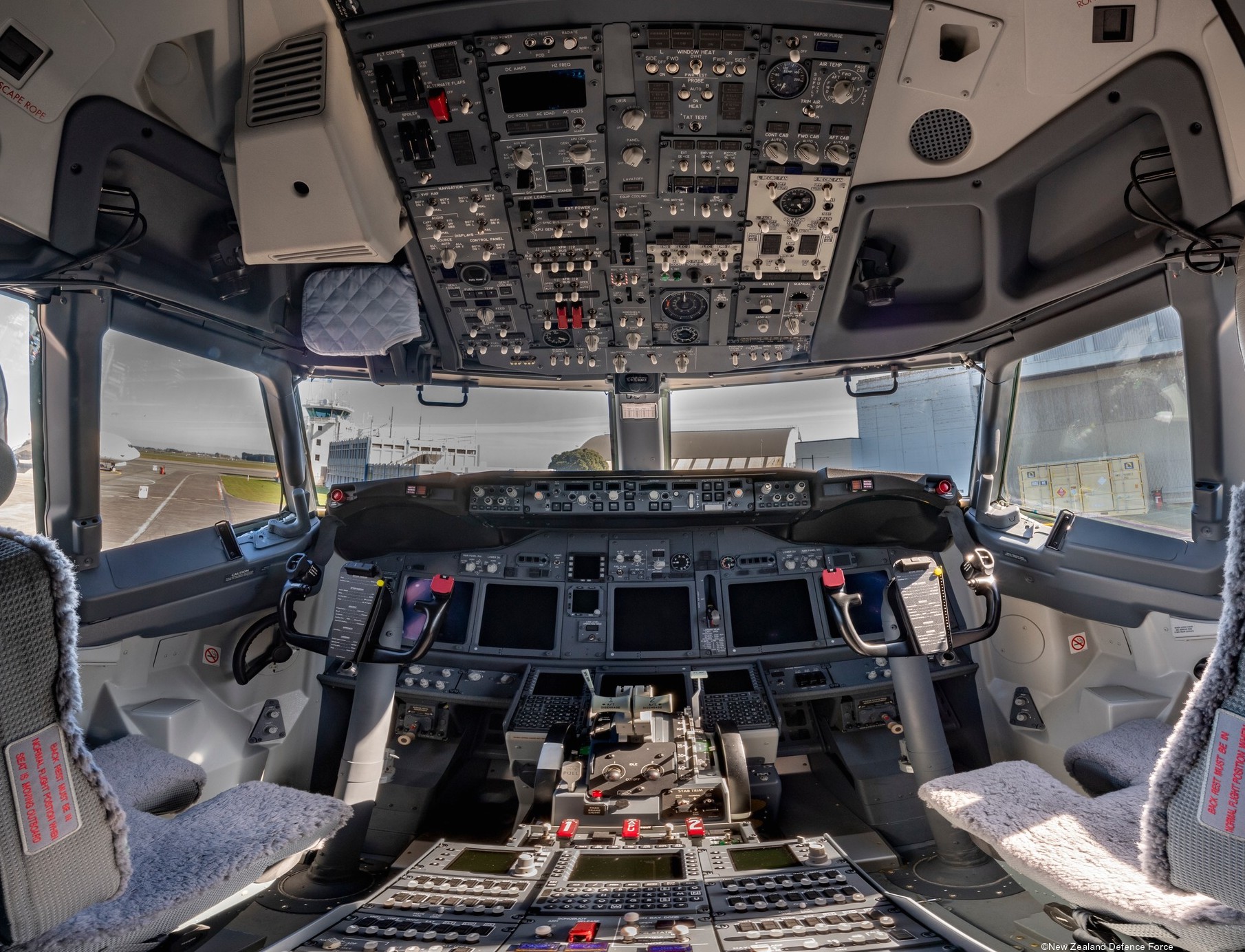 p-8a poseidon nz4803 royal new zealand air force maritime patrol aircraft mpa no.5 squadron cockpit view 02