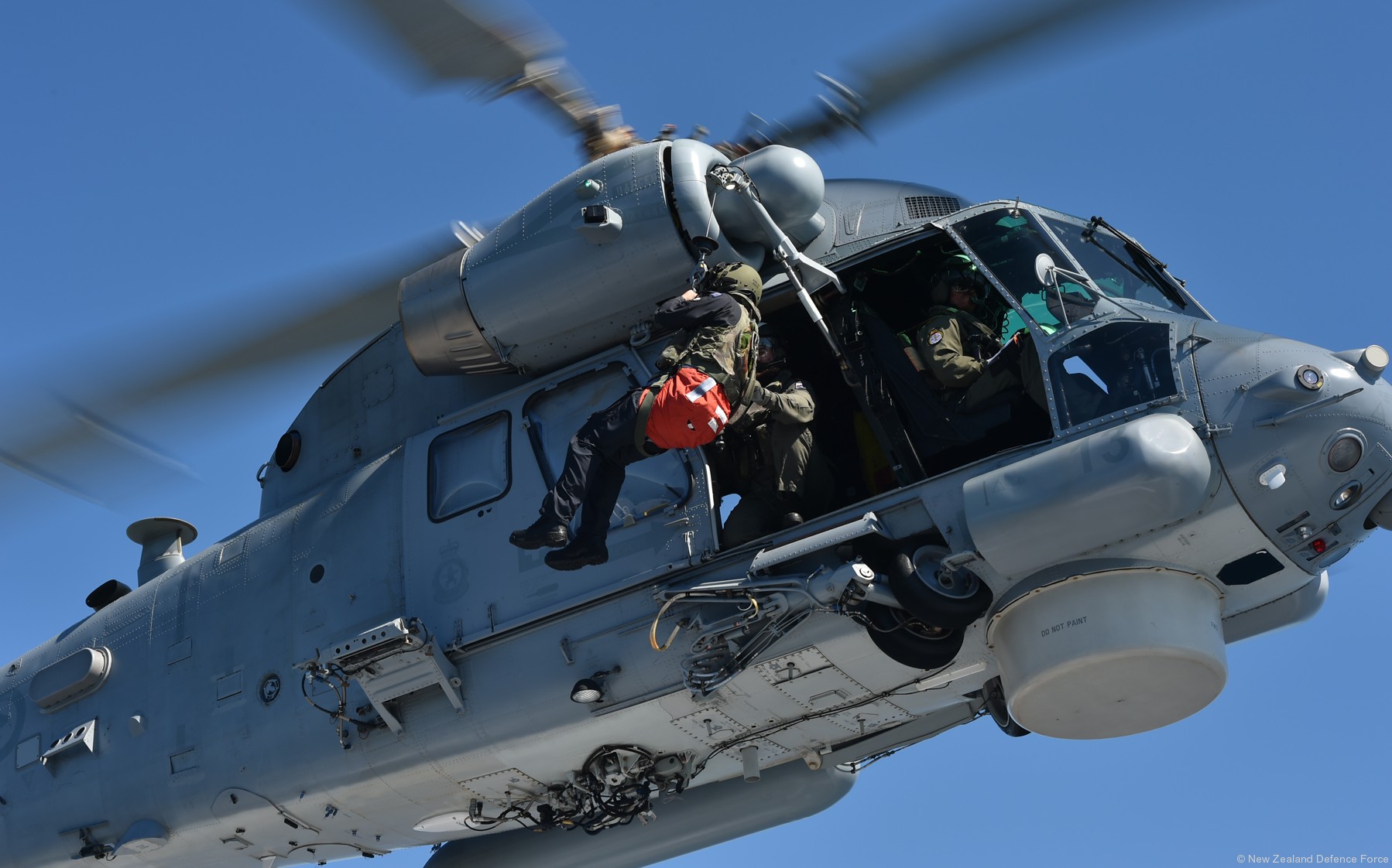 kaman sh-2g(i) super seasprite nz3613 royal new zealand airforce navy rnzaf no.6 squadron 03