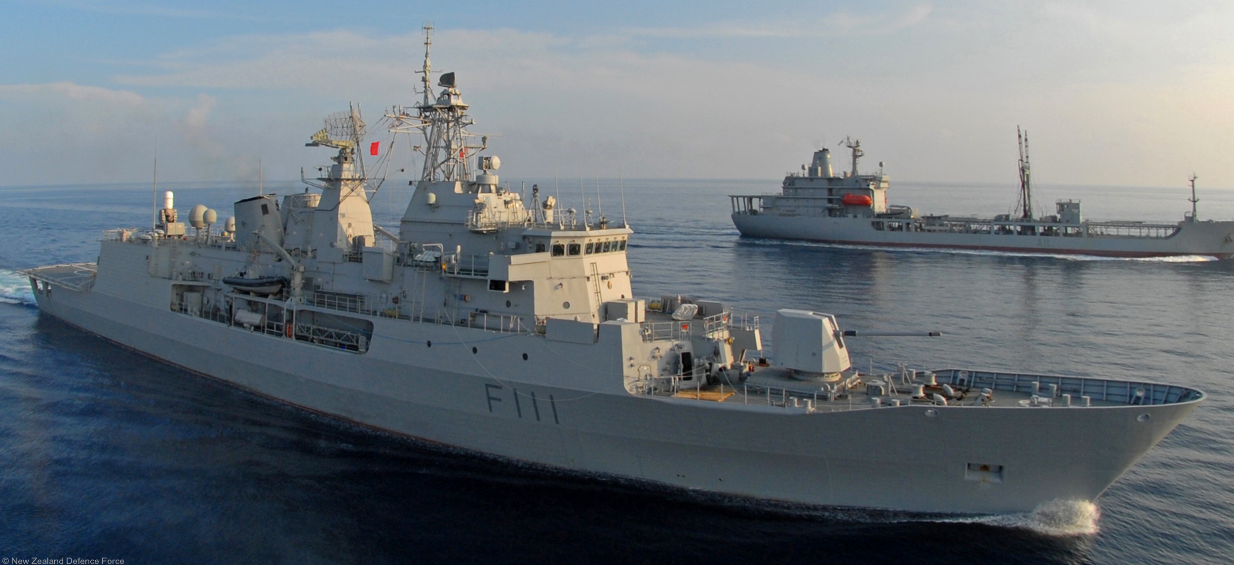 f-111 hmnzs te mana anzac class frigate royal new zealand navy rnzn 13