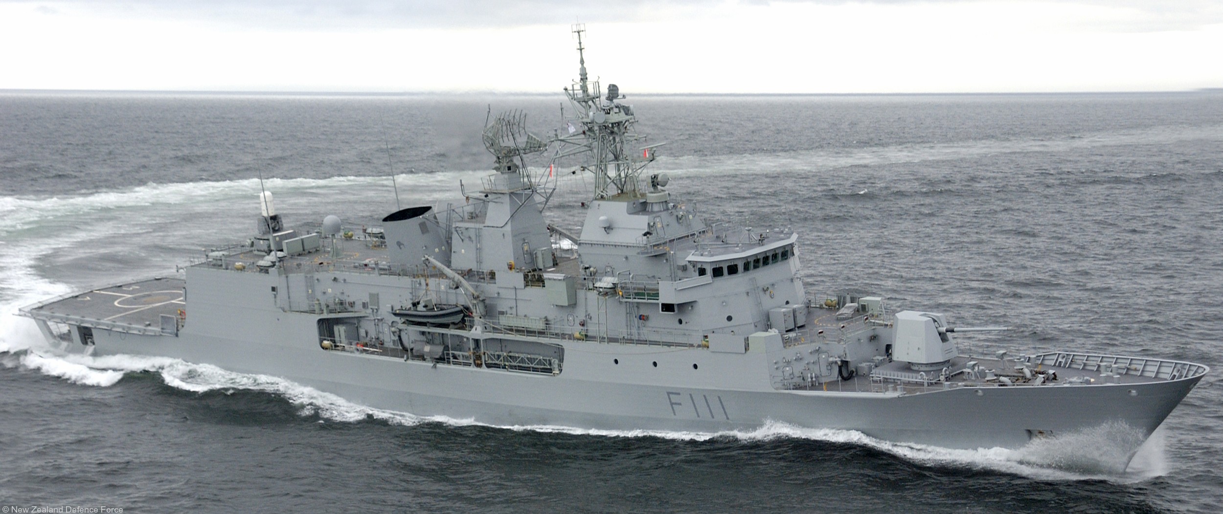 f-111 hmnzs te mana anzac class frigate royal new zealand navy rnzn 24