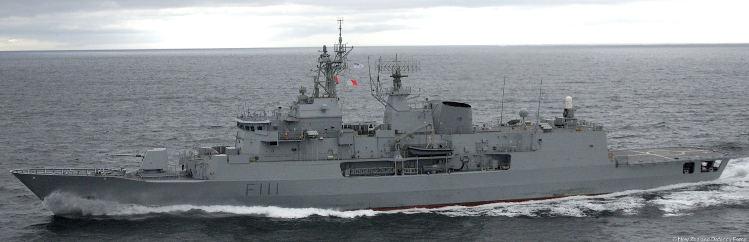 f-111 hmnzs te mana anzac class frigate royal new zealand navy rnzn 25