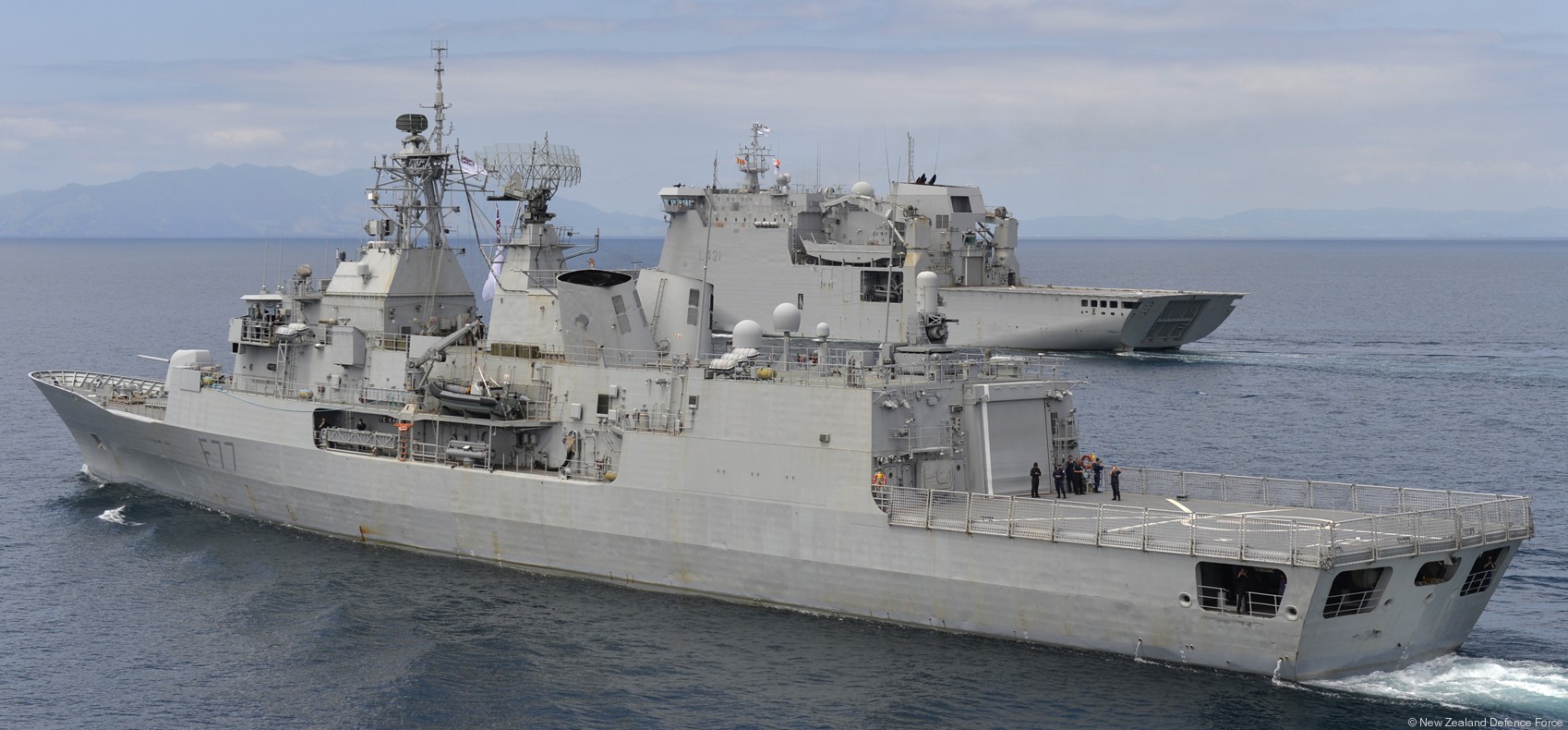 f-77 hmnzs te kaha anzac class frigate royal new zealand navy 02