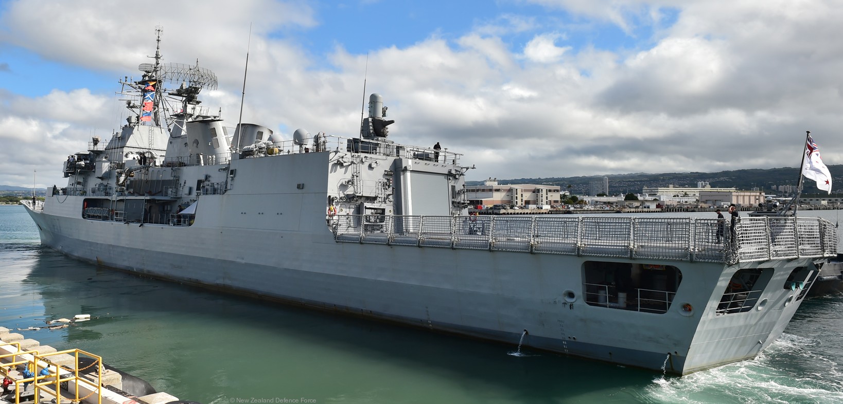 f-77 hmnzs te kaha anzac class frigate royal new zealand navy 04