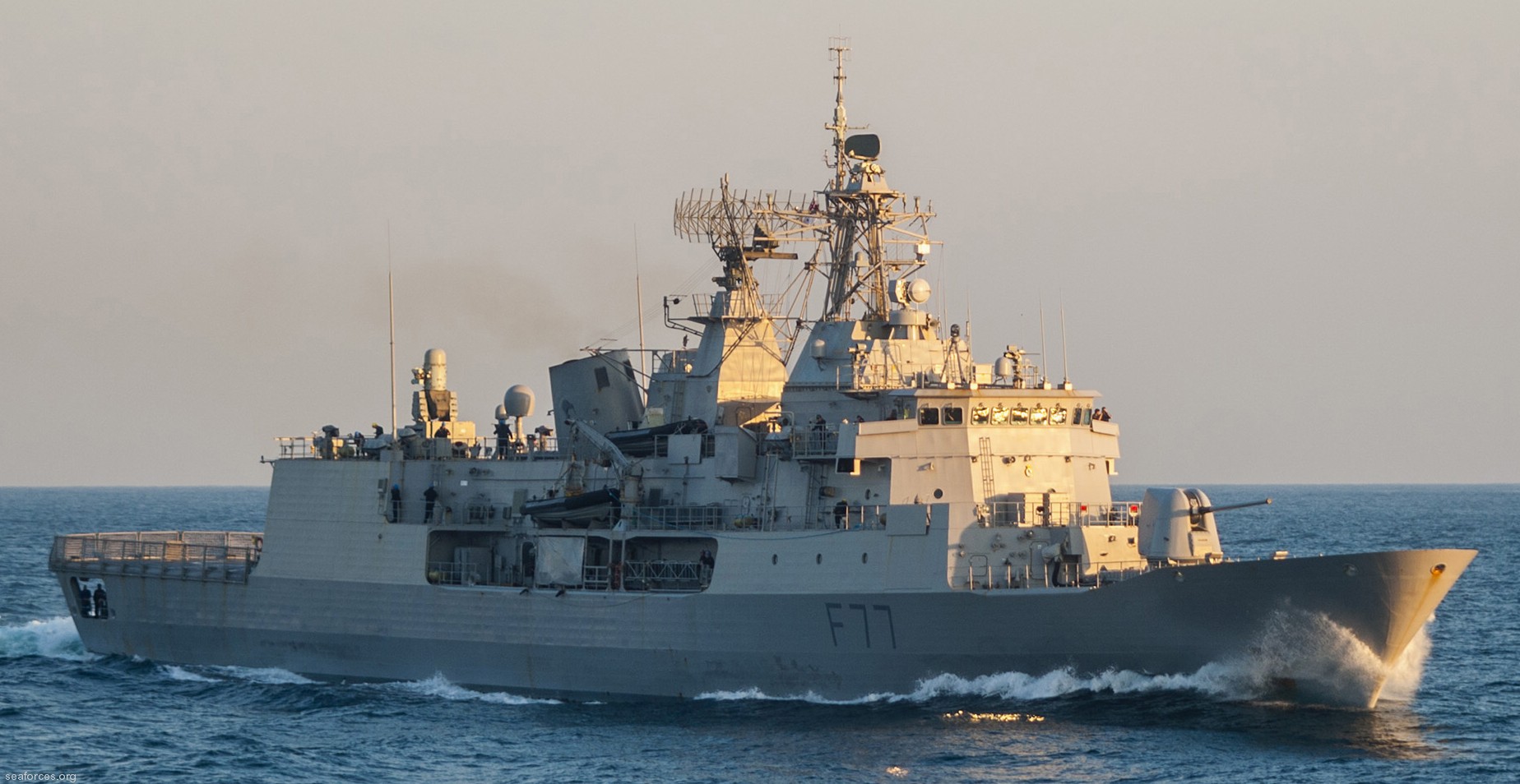 f-77 hmnzs te kaha anzac class frigate royal new zealand navy 14