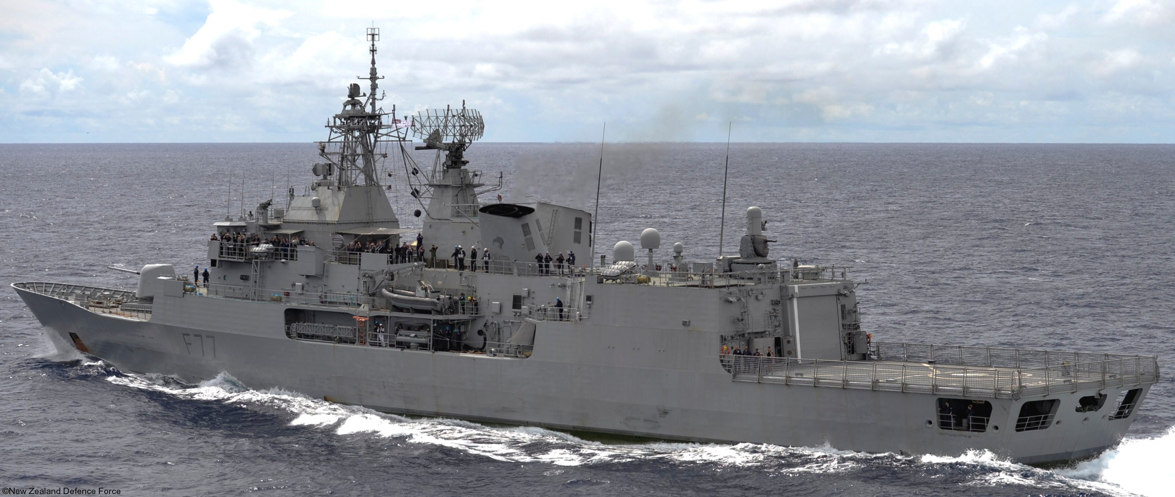 f-77 hmnzs te kaha anzac class frigate royal new zealand navy 24