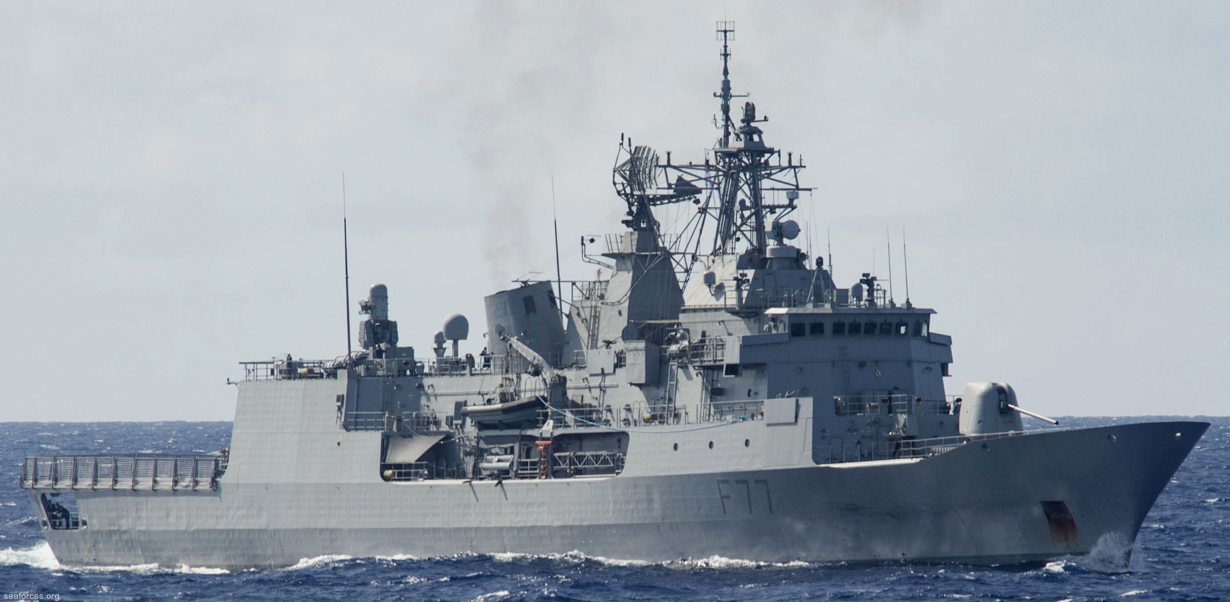 f-77 hmnzs te kaha anzac class frigate royal new zealand navy 25