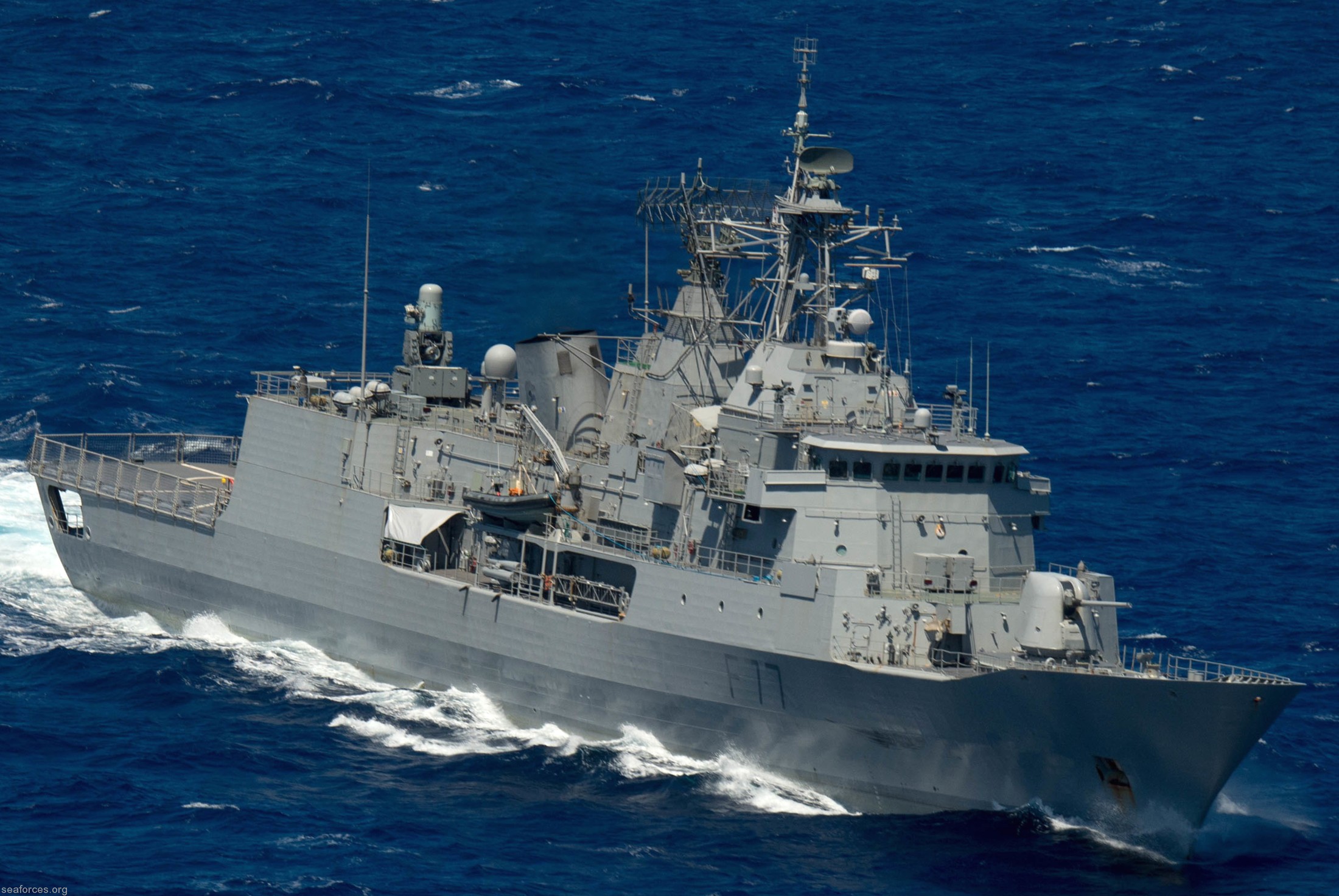 f-77 hmnzs te kaha anzac class frigate royal new zealand navy 32